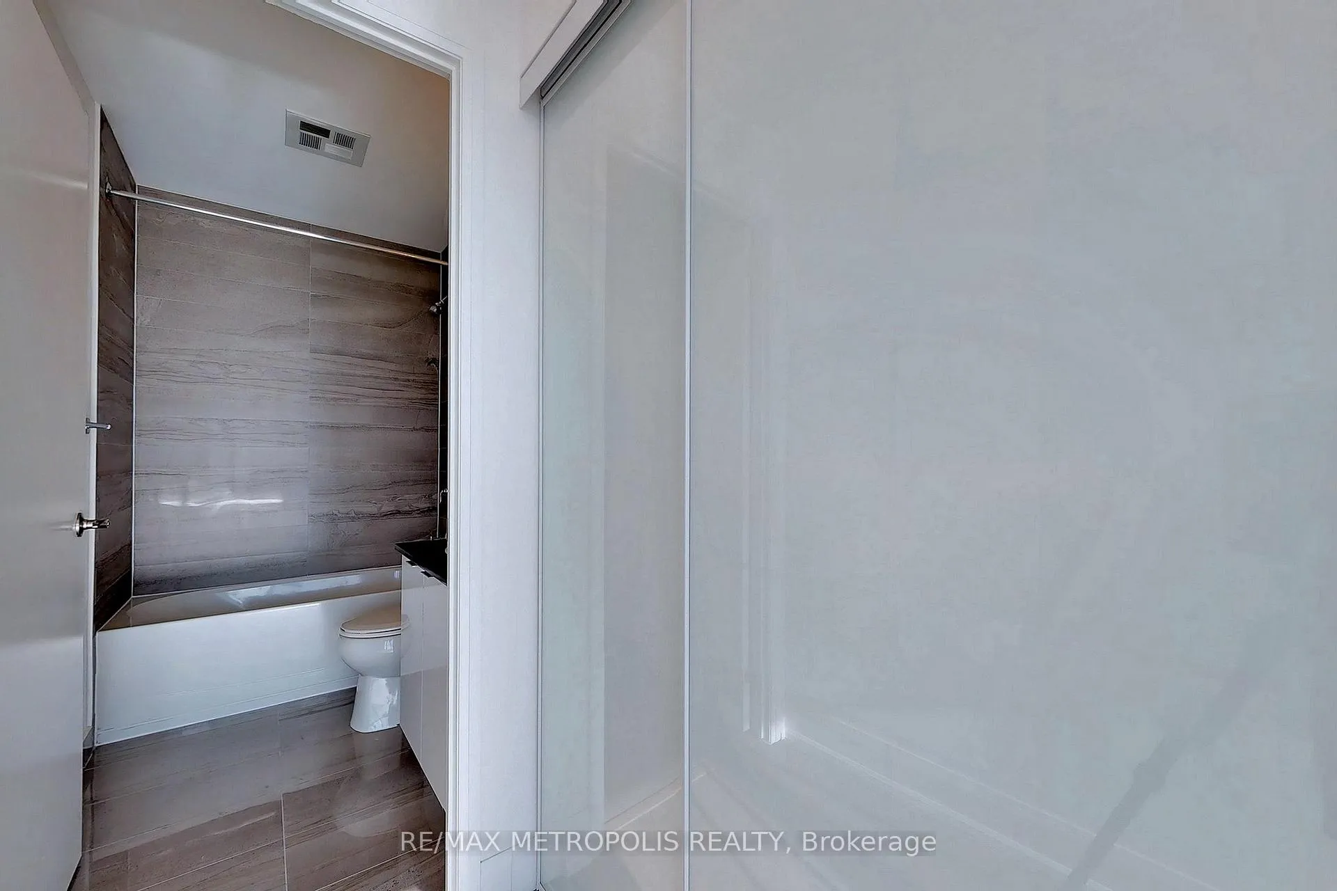 Photo 12 of Unit 3405, 2910 Highway 7, Vaughan, Concord — HOMEH