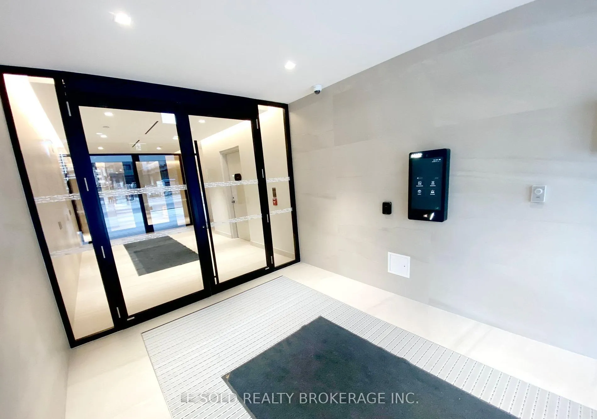 Photo 3 of Unit 704 Room#4, 127 Broadway Avenue, Toronto, Mount Pleasant West — HOMEH