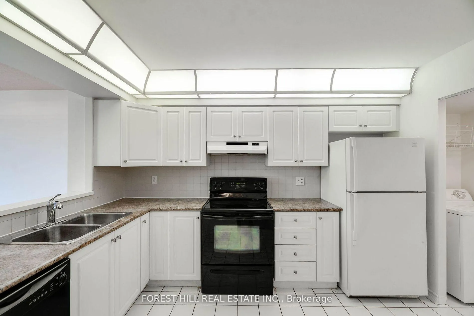 Photo 5 of Unit 506, 120 Promenade Circle, Vaughan, Brownridge — HOMEH