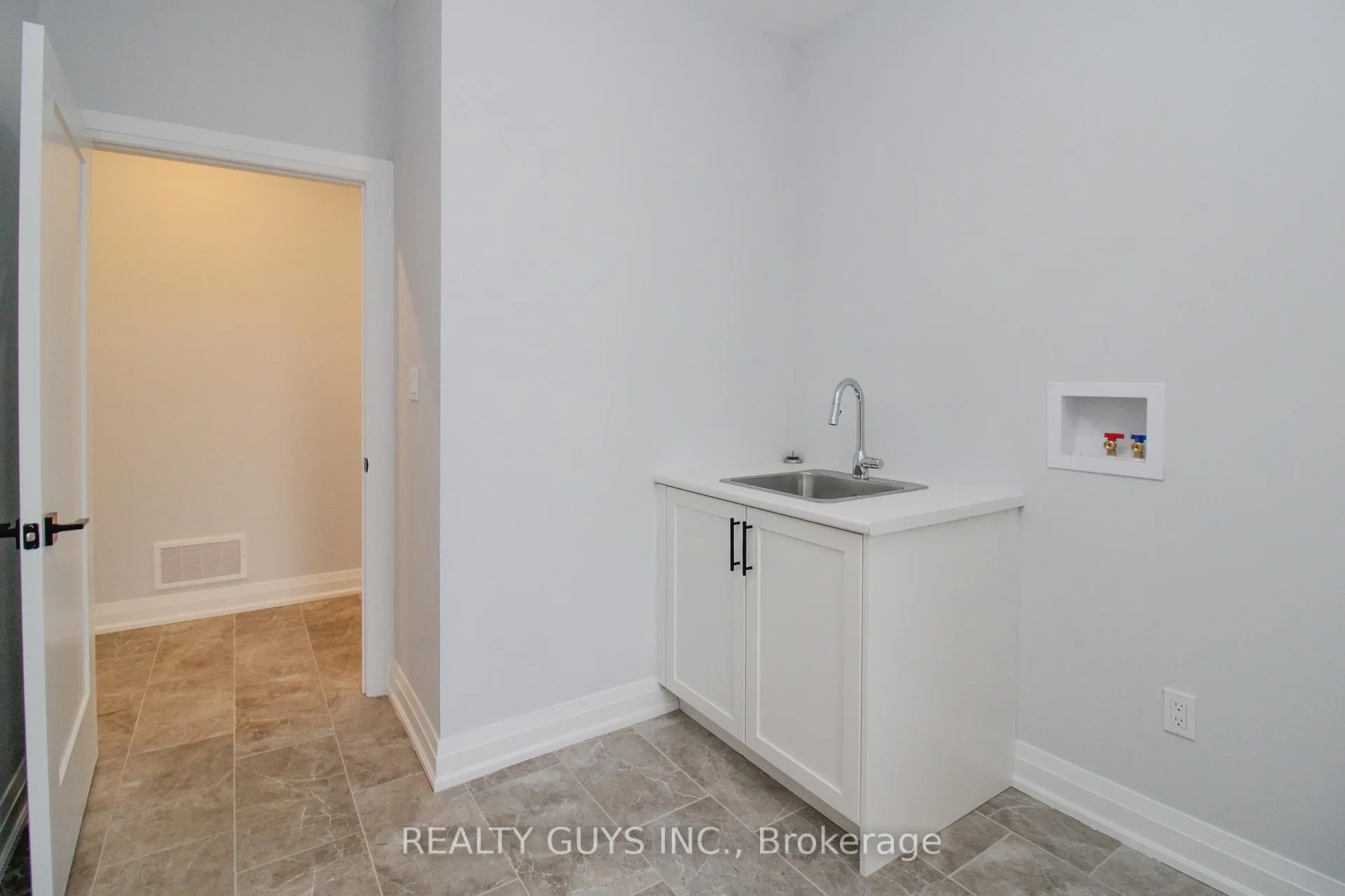 Photo 32 of 2418 Gwendolyn Court, Cavan Monaghan, Cavan Twp — HOMEH