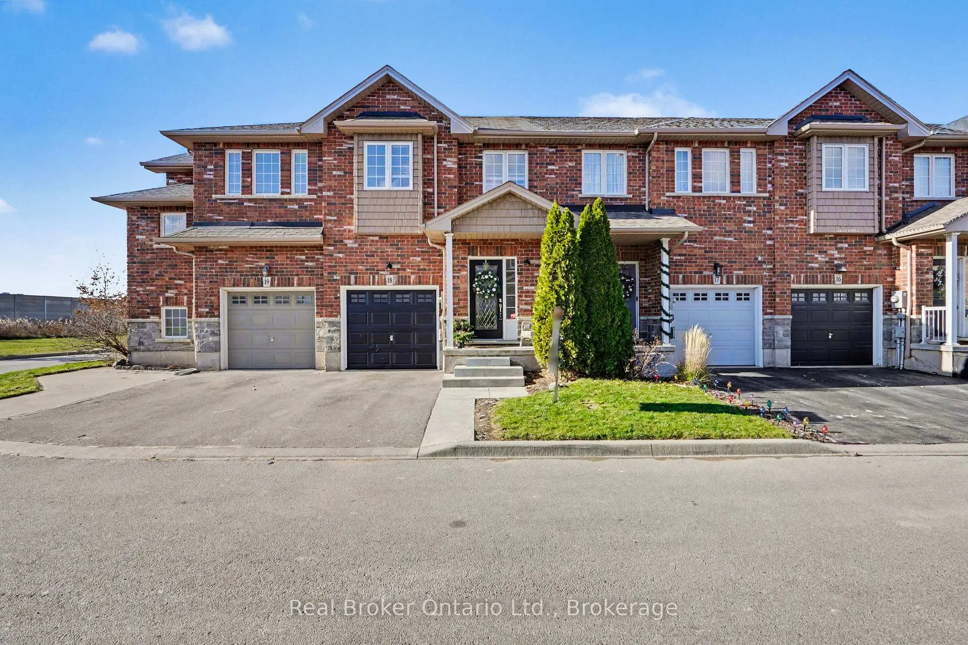 Photo 1 of Unit 18, 45 Seabreeze Crescent, Hamilton, Lakeshore — HOMEH