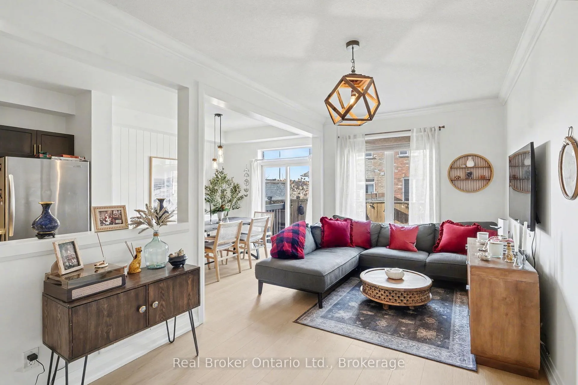 Photo 6 of Unit 18, 45 Seabreeze Crescent, Hamilton, Lakeshore — HOMEH
