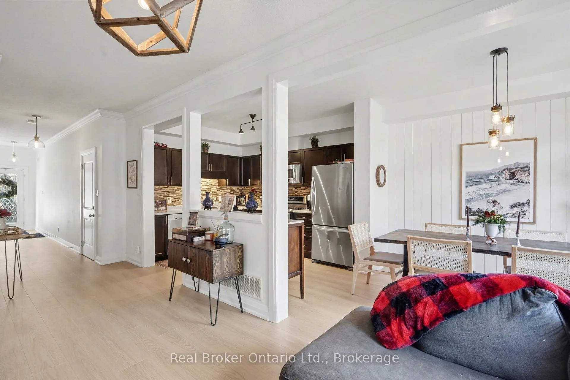 Photo 7 of Unit 18, 45 Seabreeze Crescent, Hamilton, Lakeshore — HOMEH