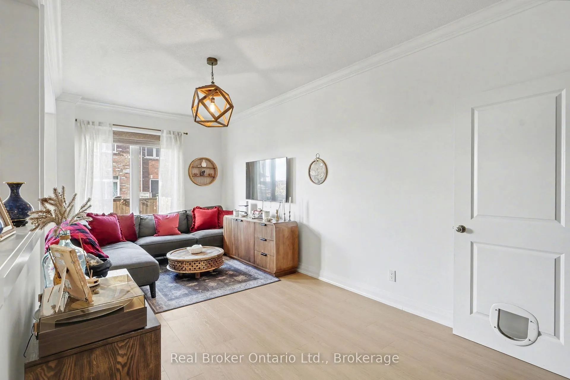 Photo 9 of Unit 18, 45 Seabreeze Crescent, Hamilton, Lakeshore — HOMEH