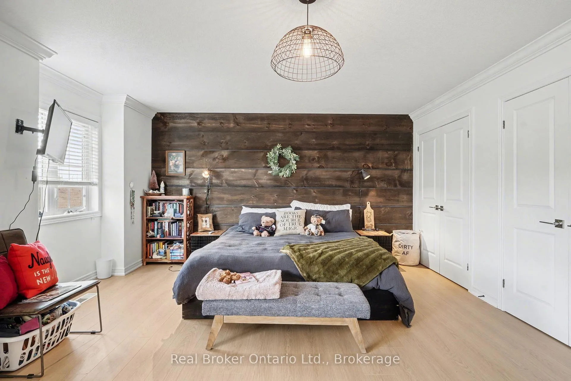 Photo 13 of Unit 18, 45 Seabreeze Crescent, Hamilton, Lakeshore — HOMEH