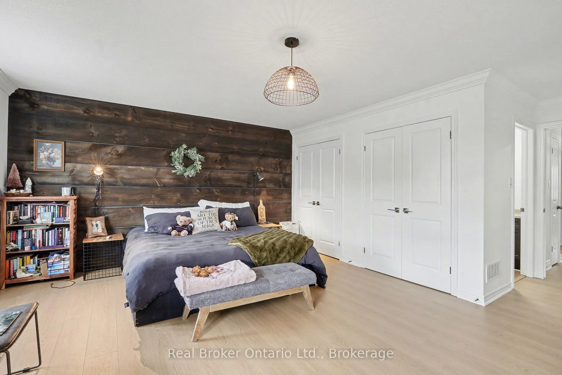 Photo 14 of Unit 18, 45 Seabreeze Crescent, Hamilton, Lakeshore — HOMEH