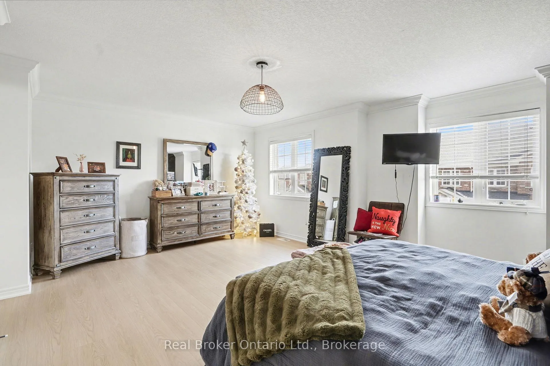 Photo 15 of Unit 18, 45 Seabreeze Crescent, Hamilton, Lakeshore — HOMEH