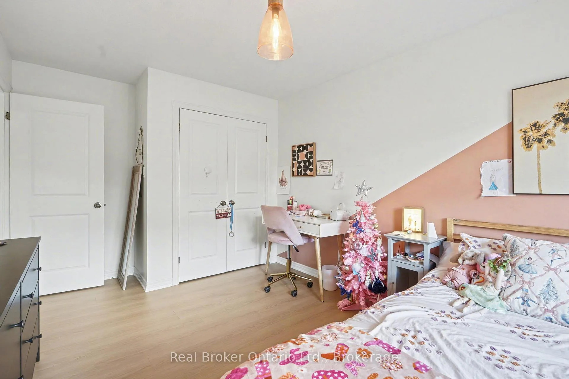 Photo 17 of Unit 18, 45 Seabreeze Crescent, Hamilton, Lakeshore — HOMEH