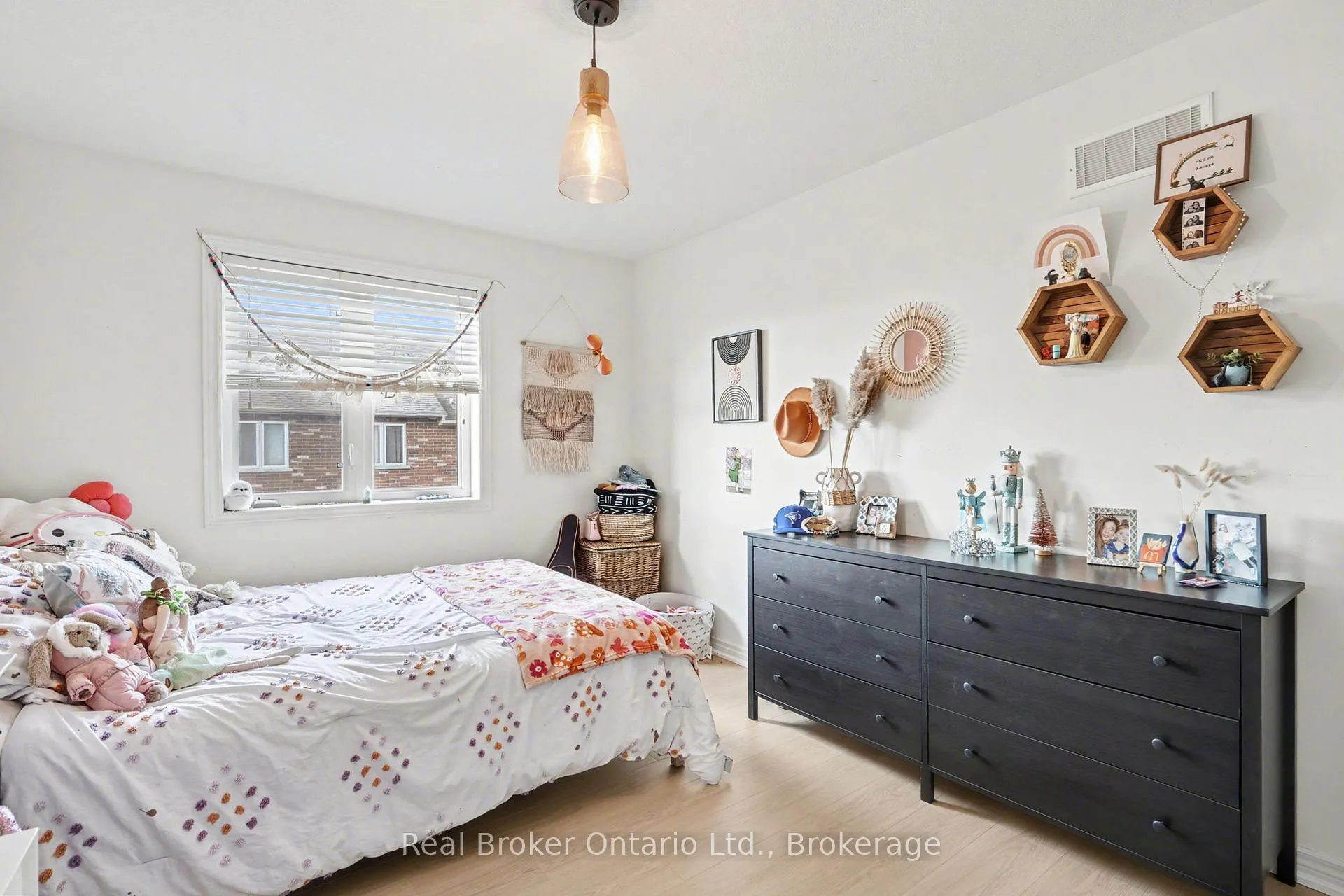Photo 18 of Unit 18, 45 Seabreeze Crescent, Hamilton, Lakeshore — HOMEH