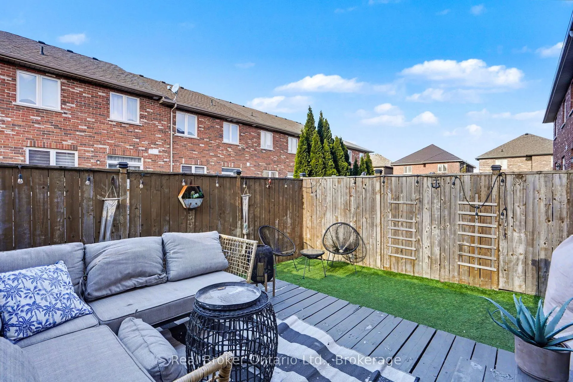 Photo 30 of Unit 18, 45 Seabreeze Crescent, Hamilton, Lakeshore — HOMEH