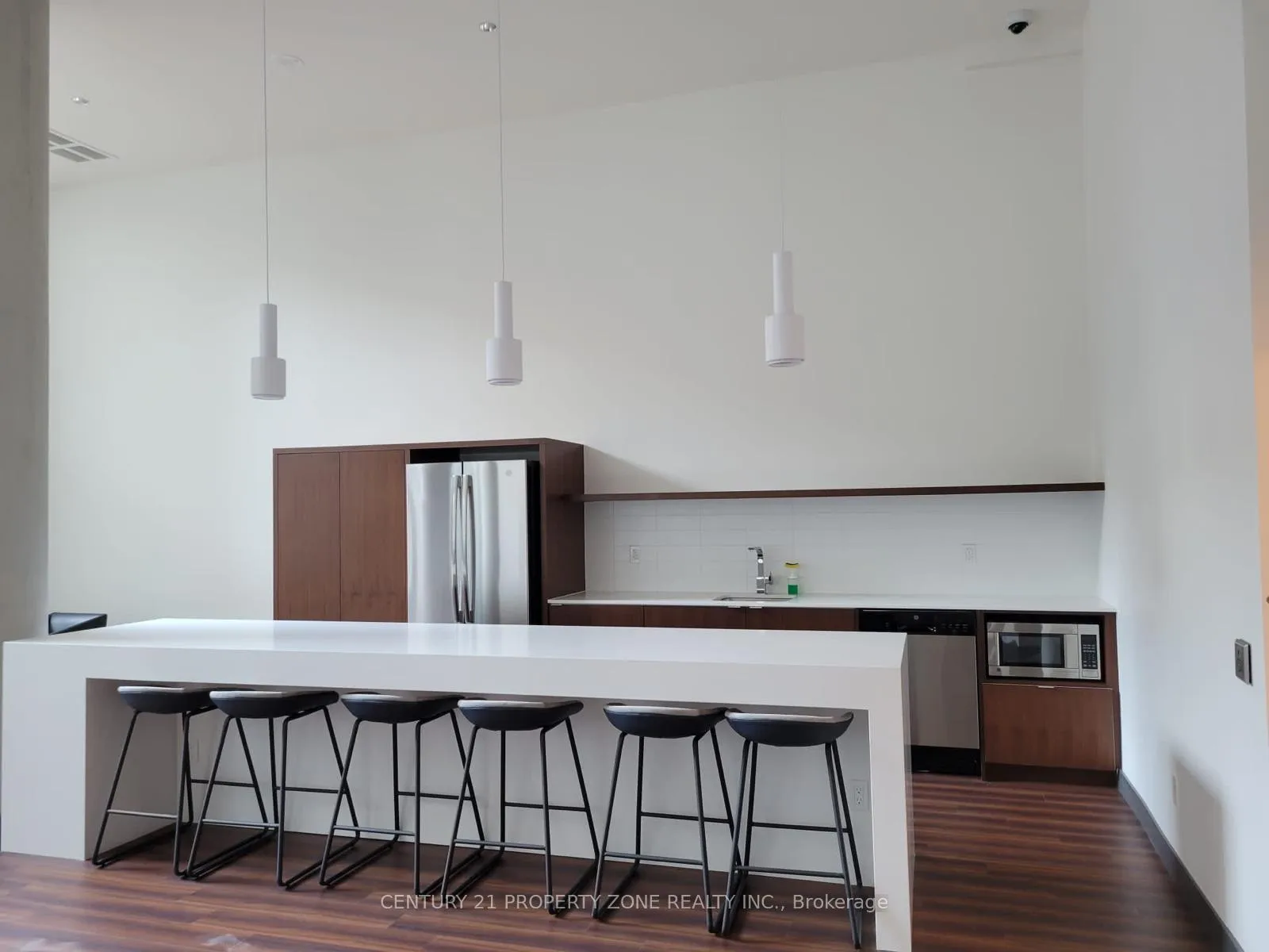 Photo 5 of Unit 820, 120 Varna Drive, Toronto, Englemount-Lawrence — HOMEH