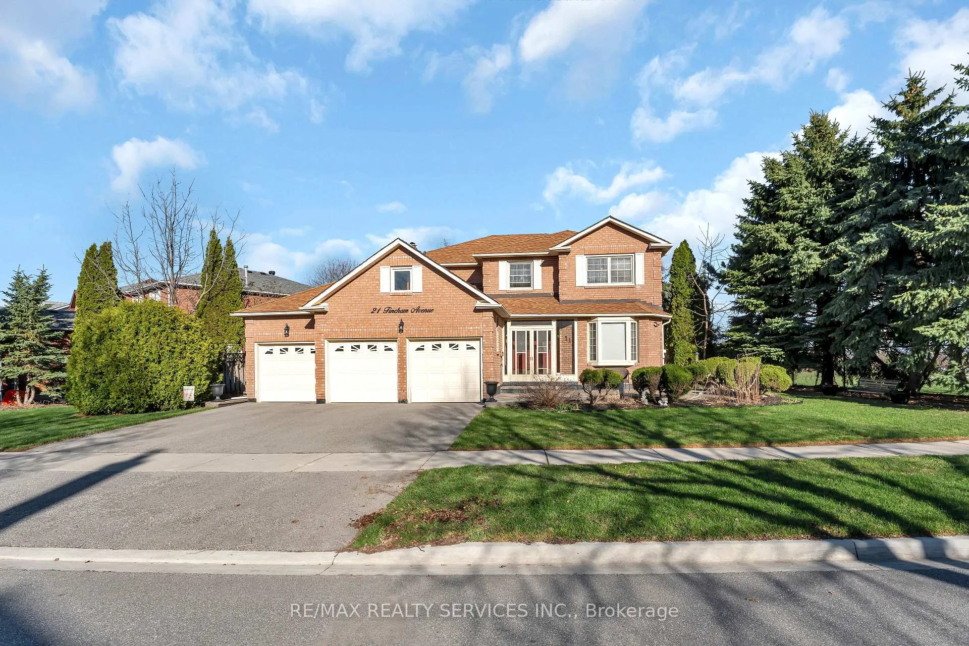 Photo 2 of 21 Fincham Avenue, Brampton, Northwood Park — HOMEH