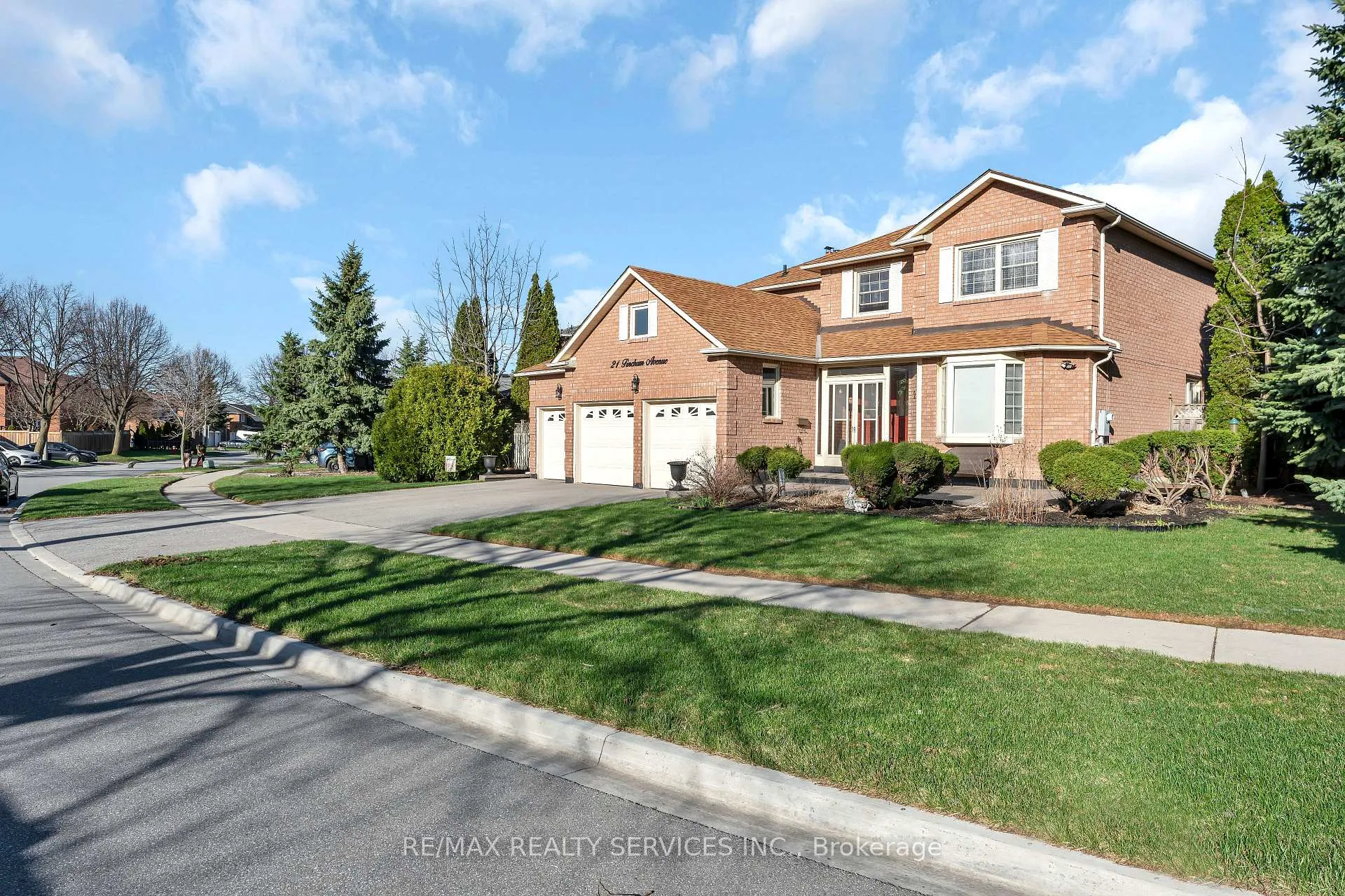 Photo 3 of 21 Fincham Avenue, Brampton, Northwood Park — HOMEH