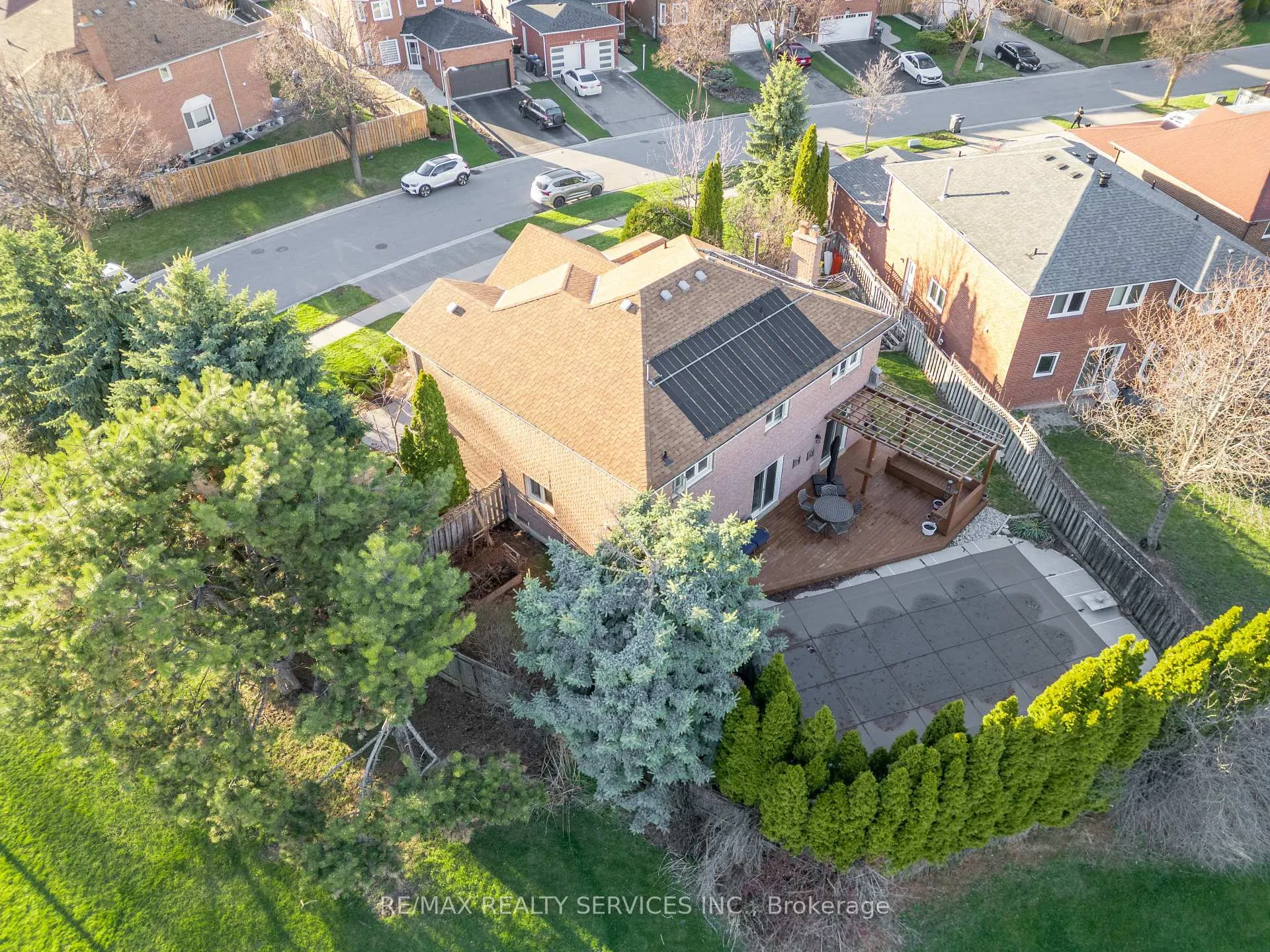 Photo 6 of 21 Fincham Avenue, Brampton, Northwood Park — HOMEH