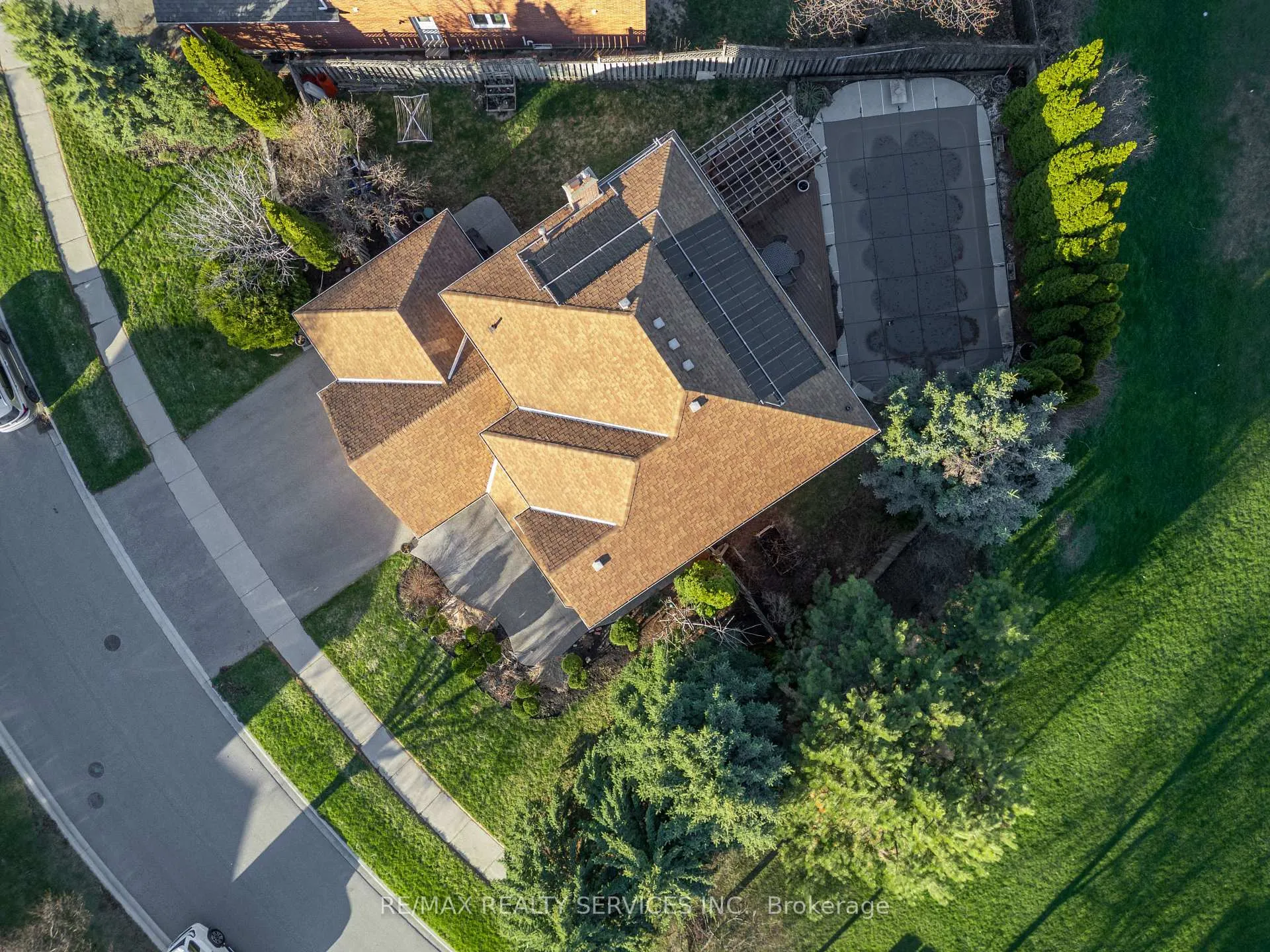 Photo 8 of 21 Fincham Avenue, Brampton, Northwood Park — HOMEH