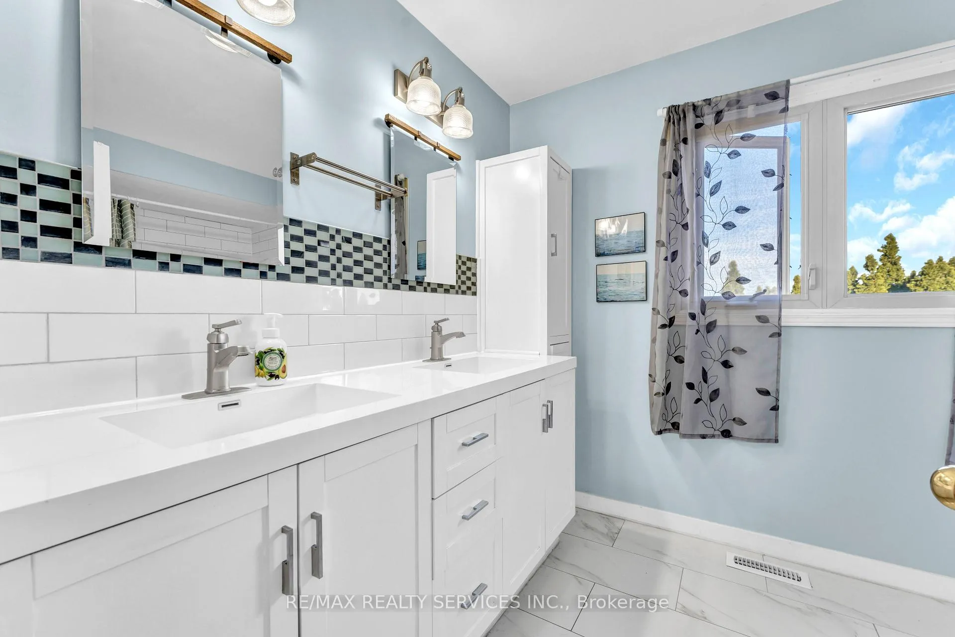 Photo 33 of 21 Fincham Avenue, Brampton, Northwood Park — HOMEH