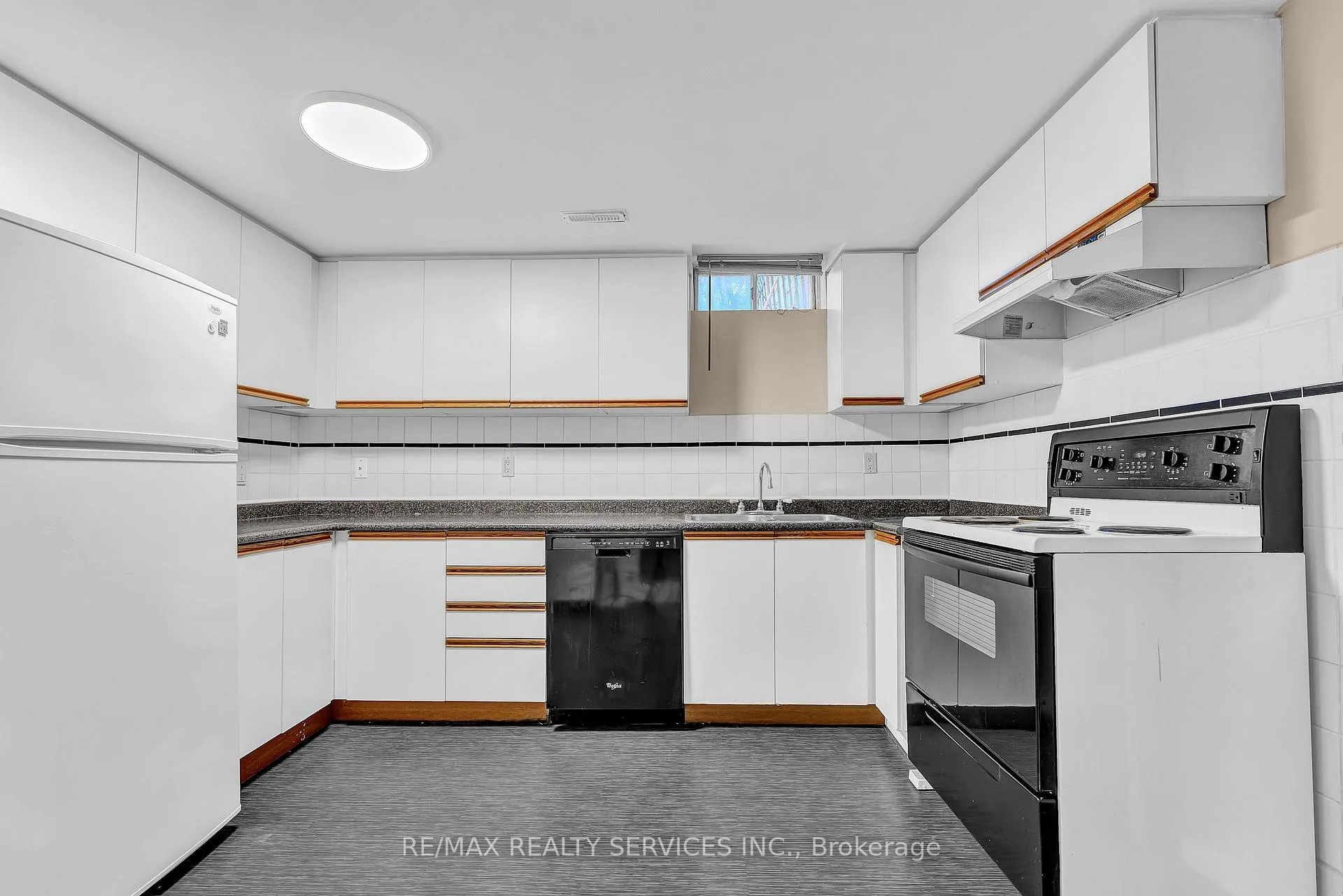 Photo 38 of 21 Fincham Avenue, Brampton, Northwood Park — HOMEH