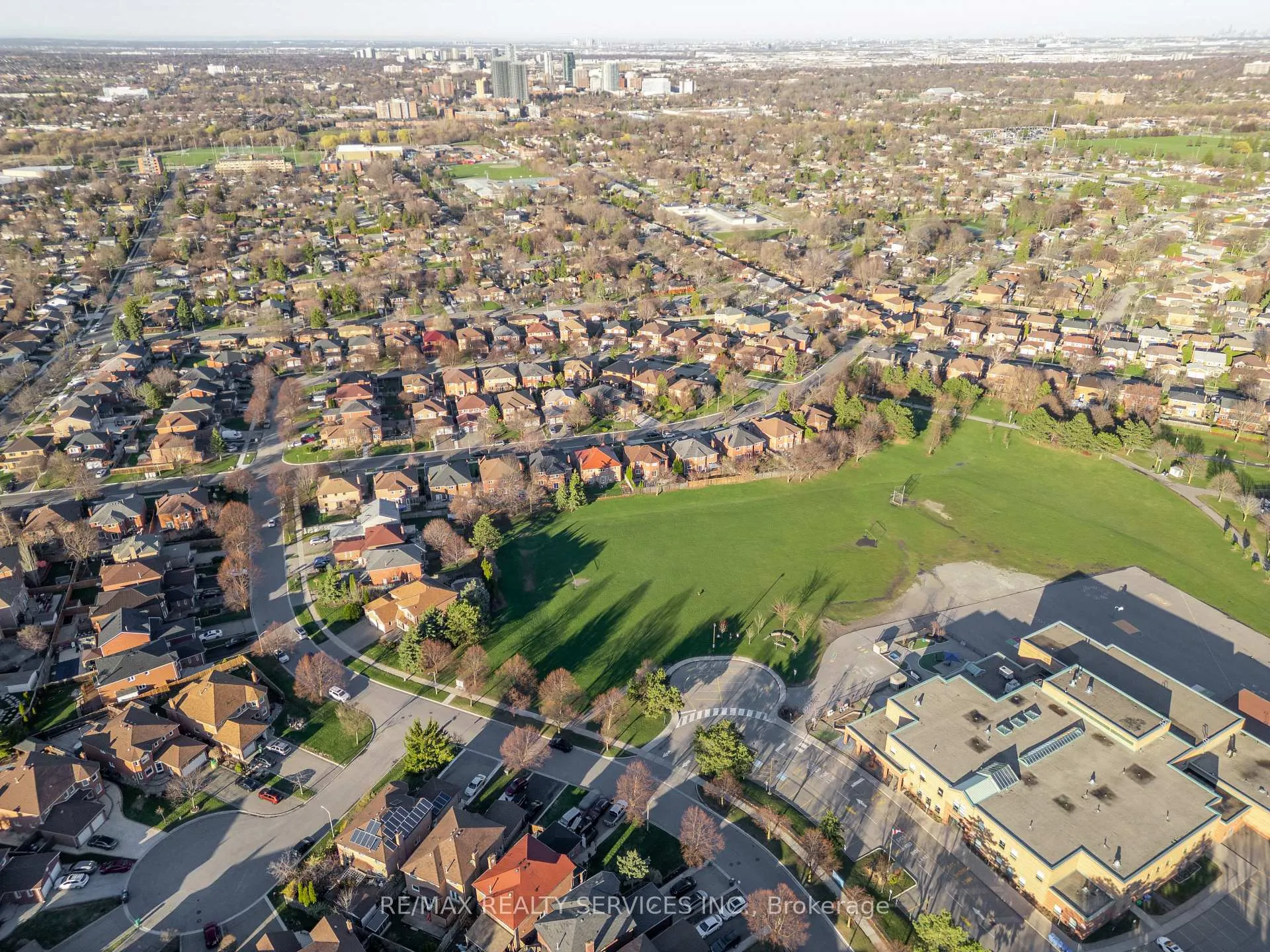 Photo 45 of 21 Fincham Avenue, Brampton, Northwood Park — HOMEH