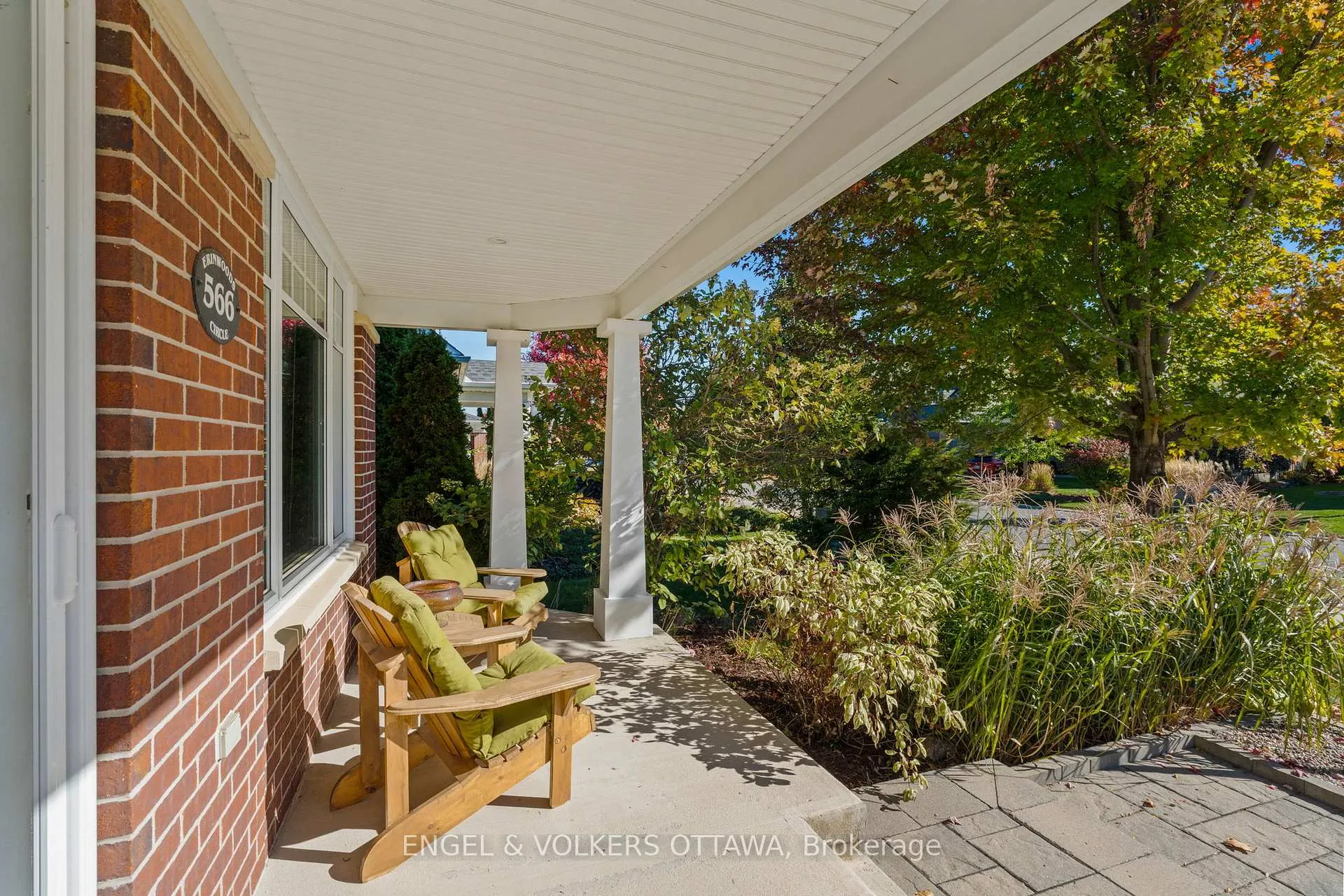 Photo 2 of 566 Erinwoods Circle, Ottawa, Barrhaven - Stonebridge — HOMEH