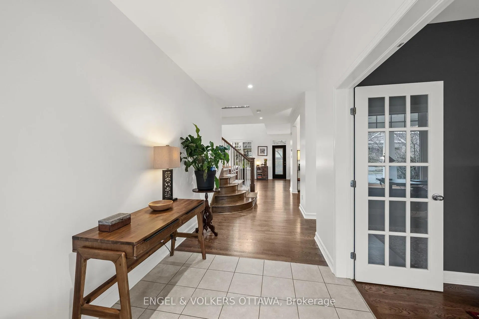 Photo 3 of 566 Erinwoods Circle, Ottawa, Barrhaven - Stonebridge — HOMEH