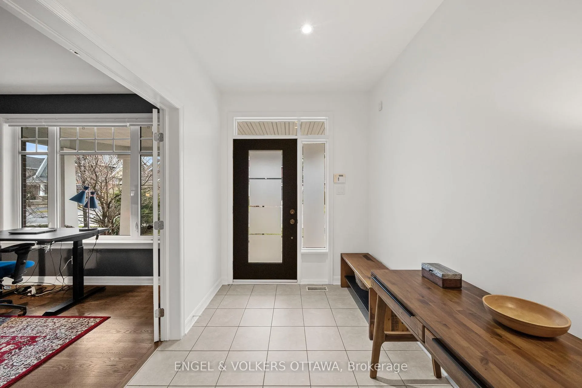 Photo 4 of 566 Erinwoods Circle, Ottawa, Barrhaven - Stonebridge — HOMEH