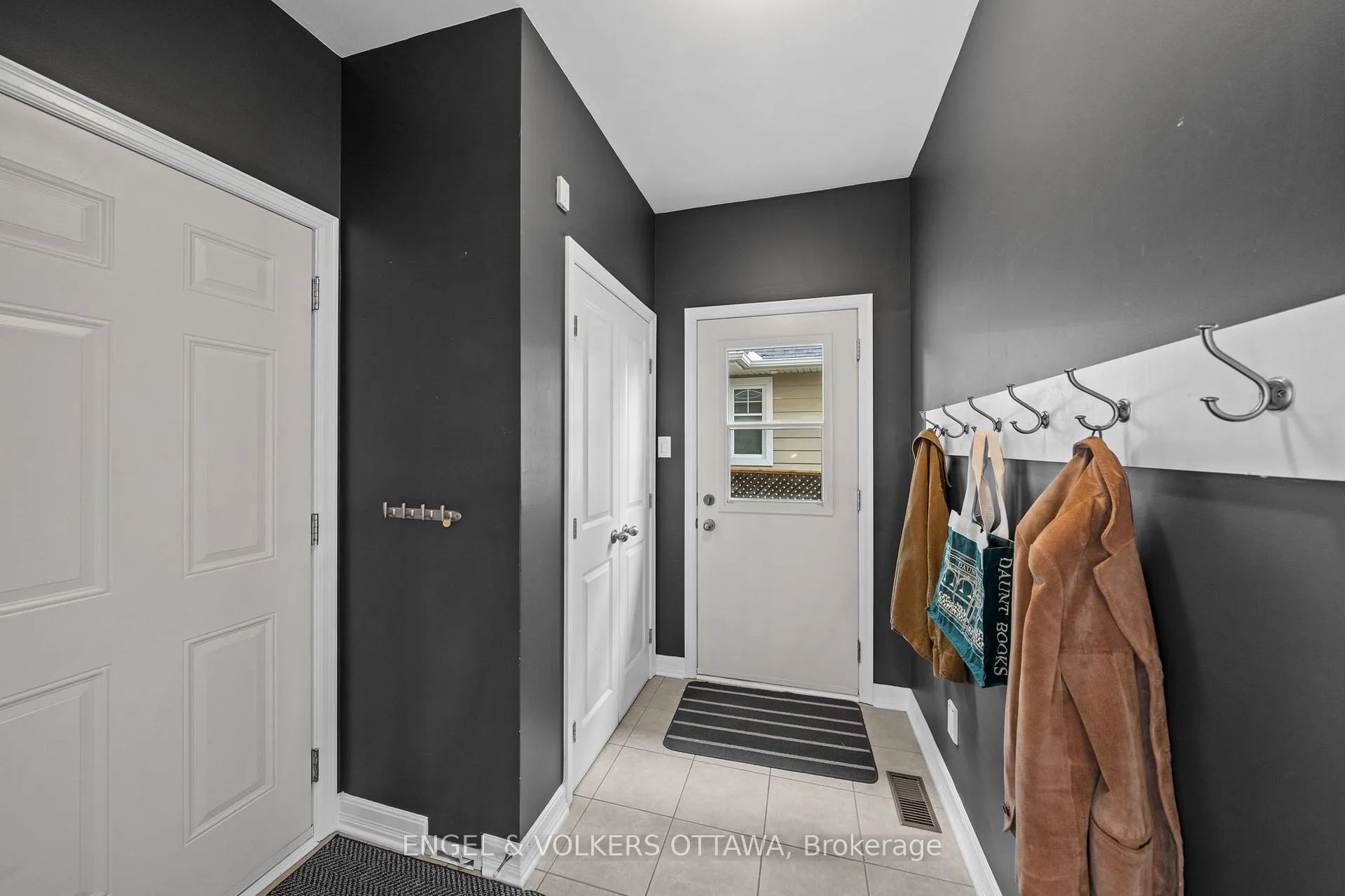 Photo 20 of 566 Erinwoods Circle, Ottawa, Barrhaven - Stonebridge — HOMEH