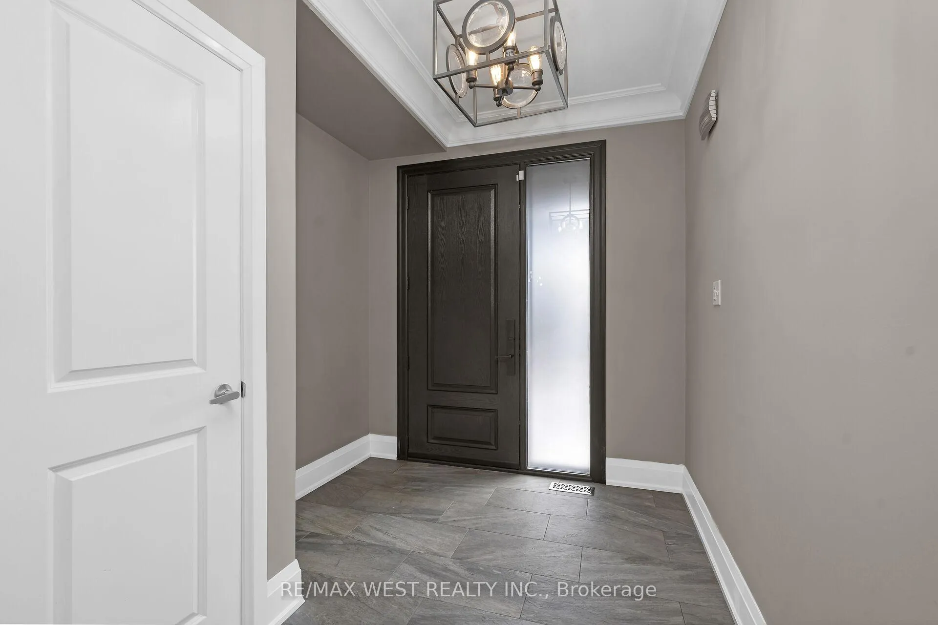 Photo 6 of 99 Gray Park Drive, Caledon, Bolton West — HOMEH