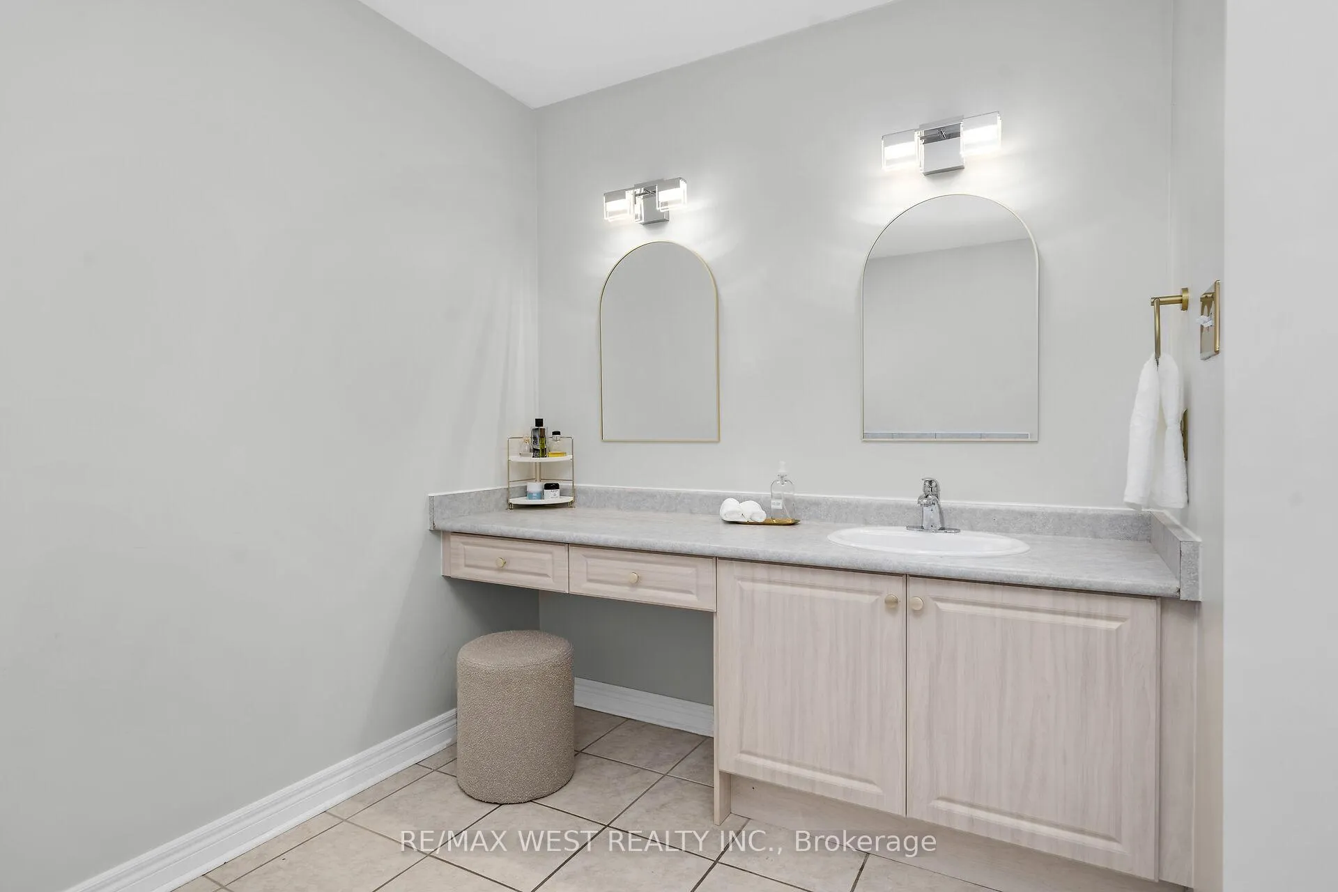 Photo 29 of 99 Gray Park Drive, Caledon, Bolton West — HOMEH