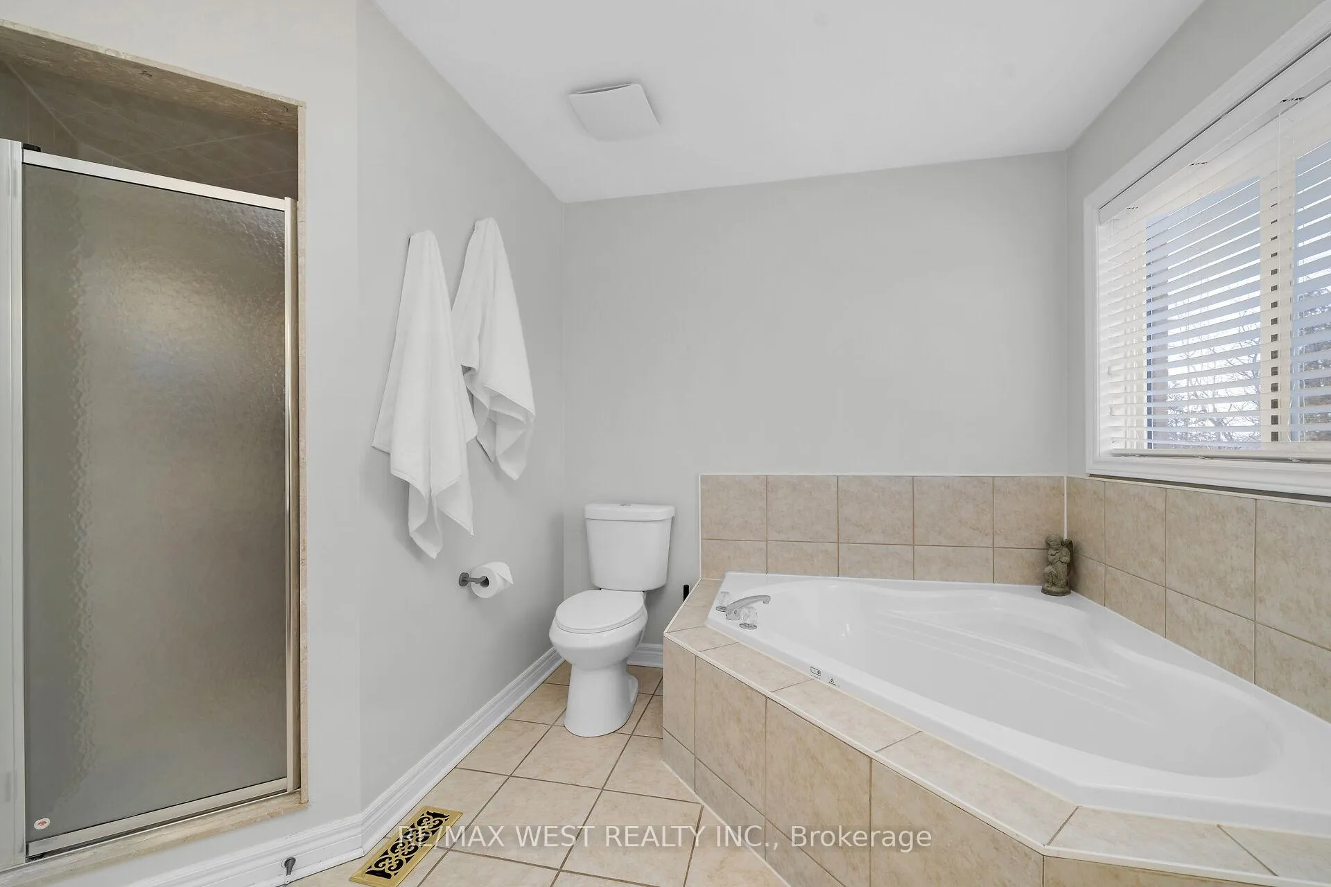 Photo 30 of 99 Gray Park Drive, Caledon, Bolton West — HOMEH