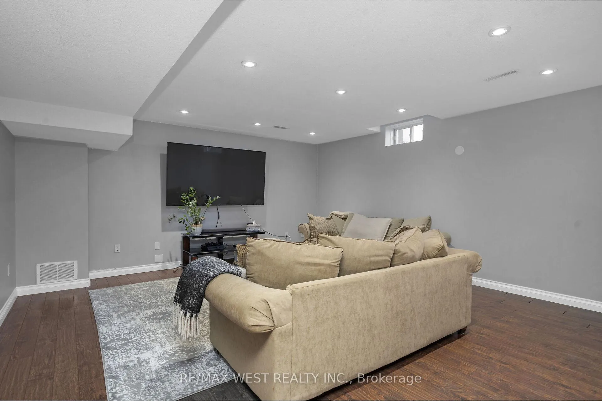 Photo 39 of 99 Gray Park Drive, Caledon, Bolton West — HOMEH