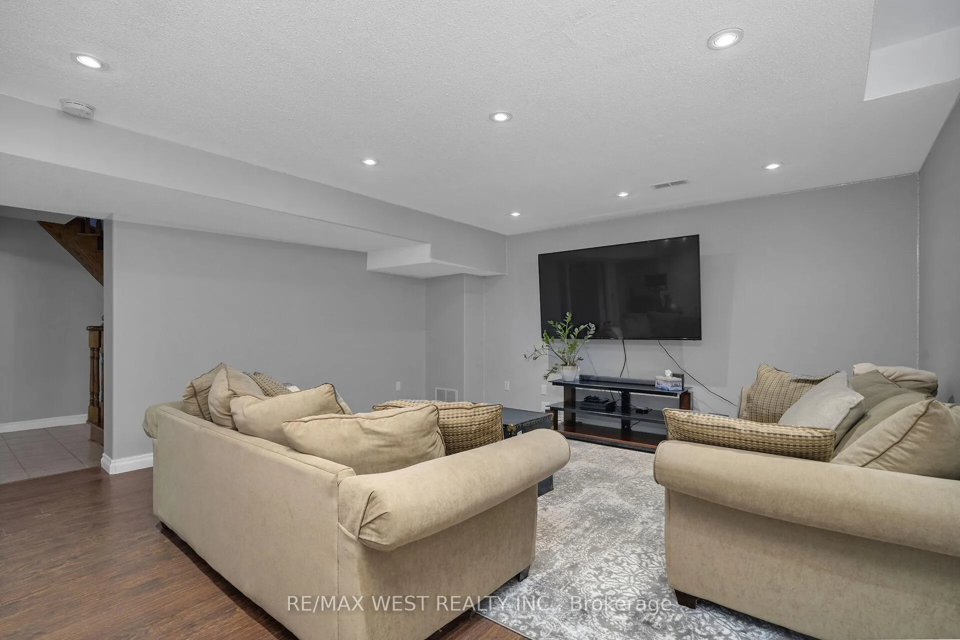 Photo 40 of 99 Gray Park Drive, Caledon, Bolton West — HOMEH