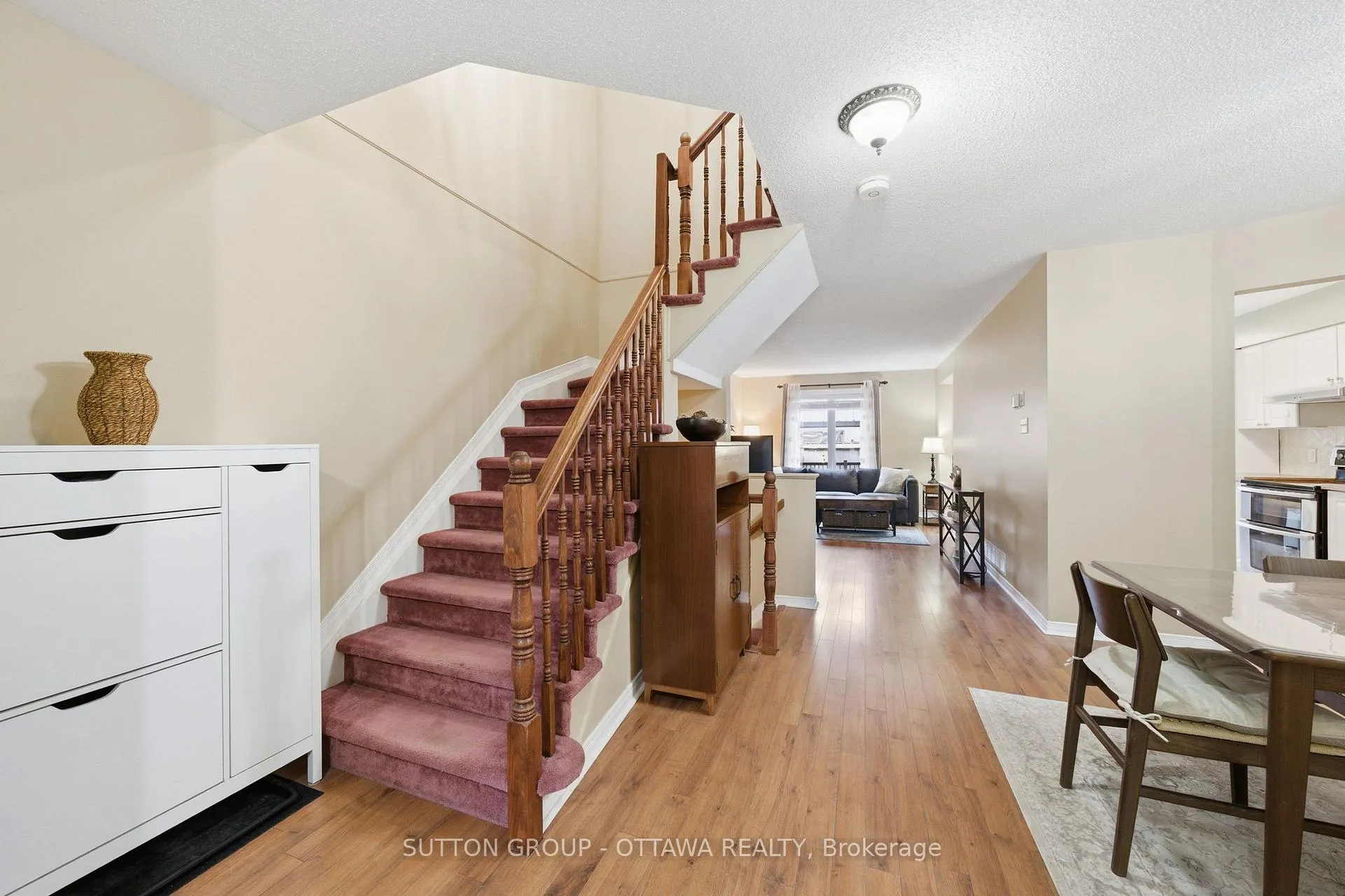 Photo 1 of 814 Nesting Way, Ottawa, Fallingbrook/Gardenway South — HOMEH