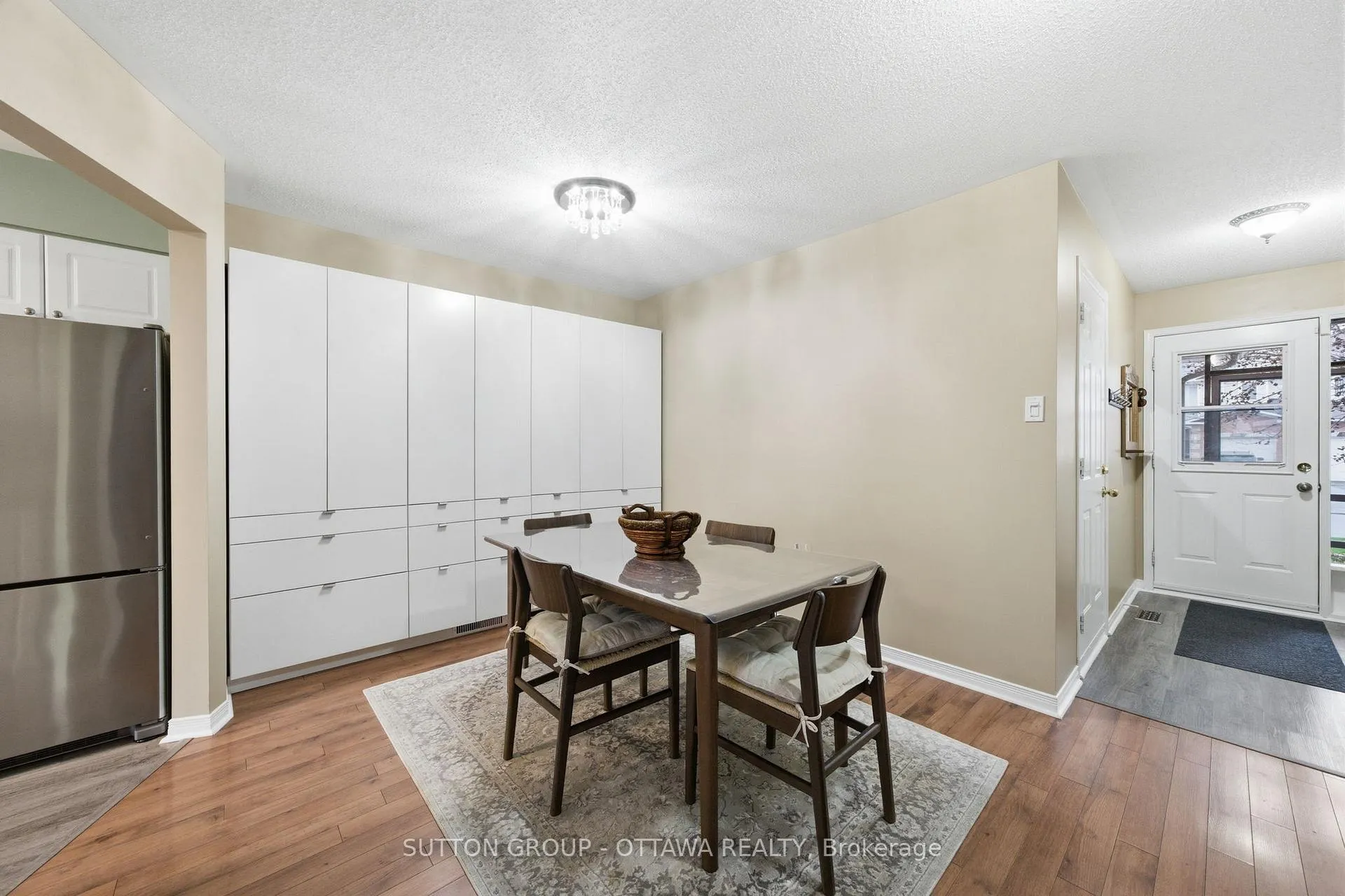 Photo 4 of 814 Nesting Way, Ottawa, Fallingbrook/Gardenway South — HOMEH