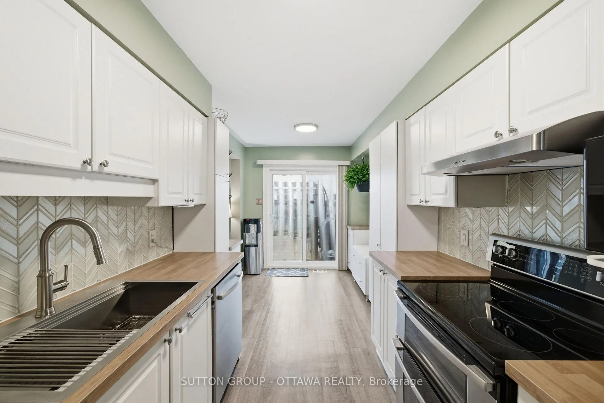 Photo 5 of 814 Nesting Way, Ottawa, Fallingbrook/Gardenway South — HOMEH