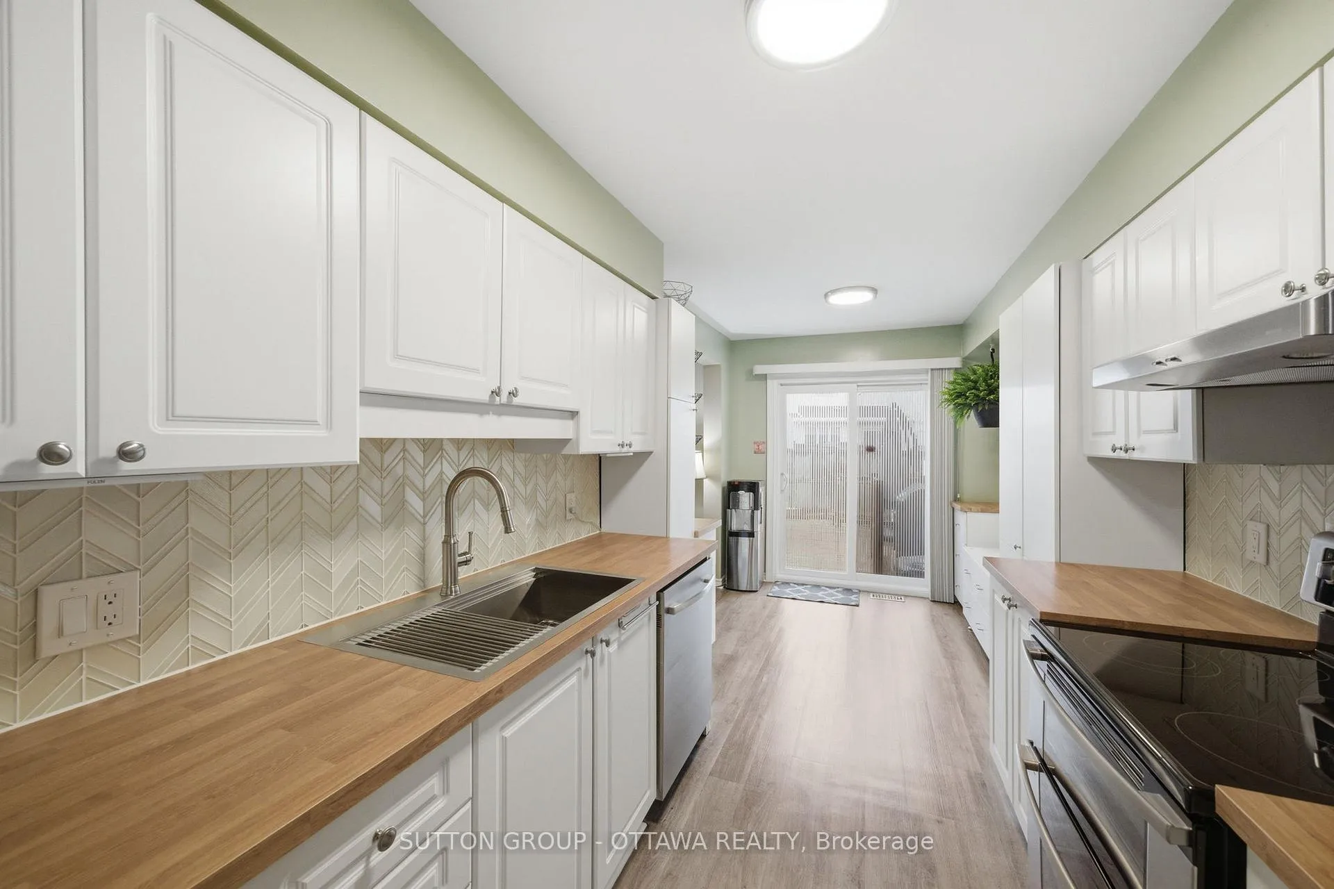 Photo 6 of 814 Nesting Way, Ottawa, Fallingbrook/Gardenway South — HOMEH
