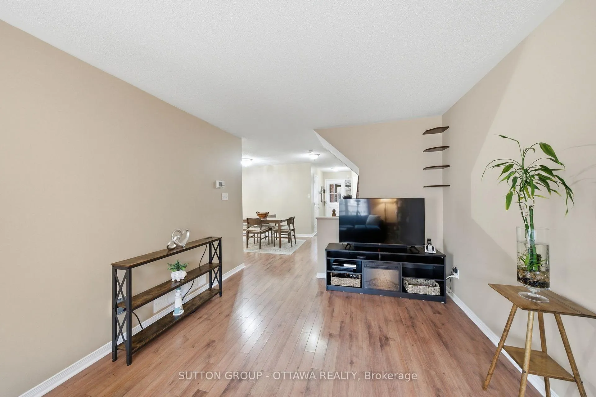 Photo 11 of 814 Nesting Way, Ottawa, Fallingbrook/Gardenway South — HOMEH