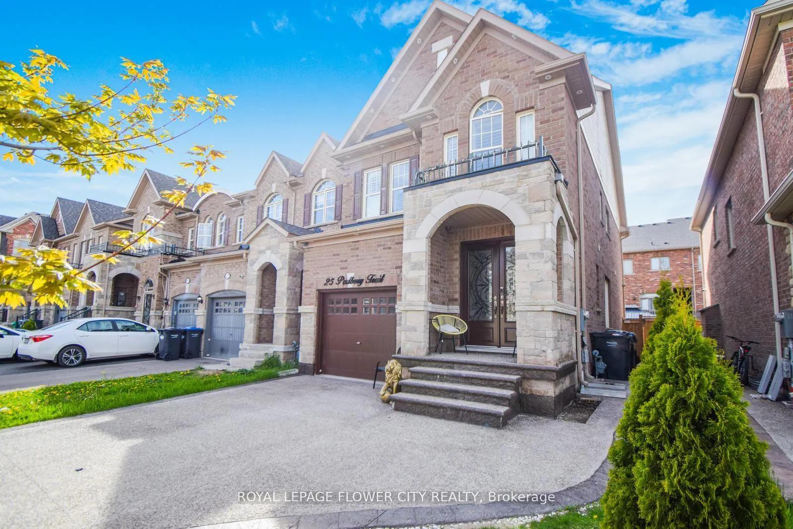 Photo 2 of 25 Padbury Trail, Brampton, Northwest Brampton — HOMEH