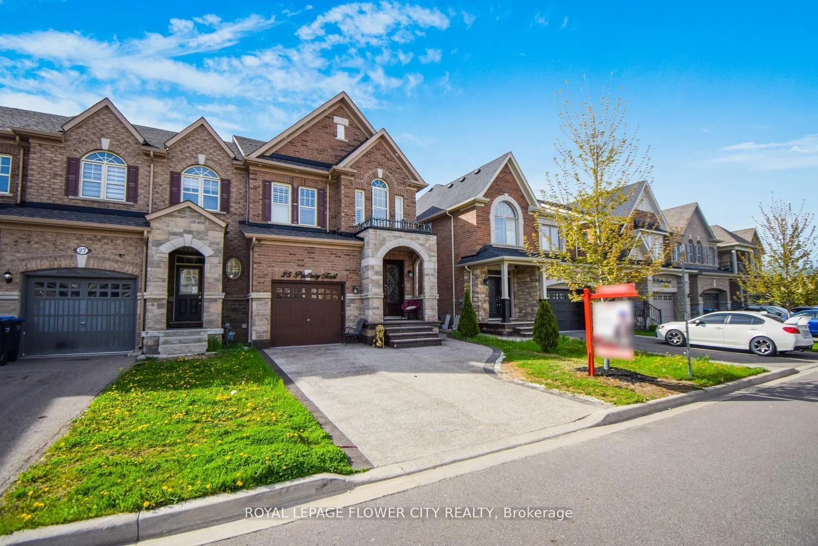 Photo 3 of 25 Padbury Trail, Brampton, Northwest Brampton — HOMEH