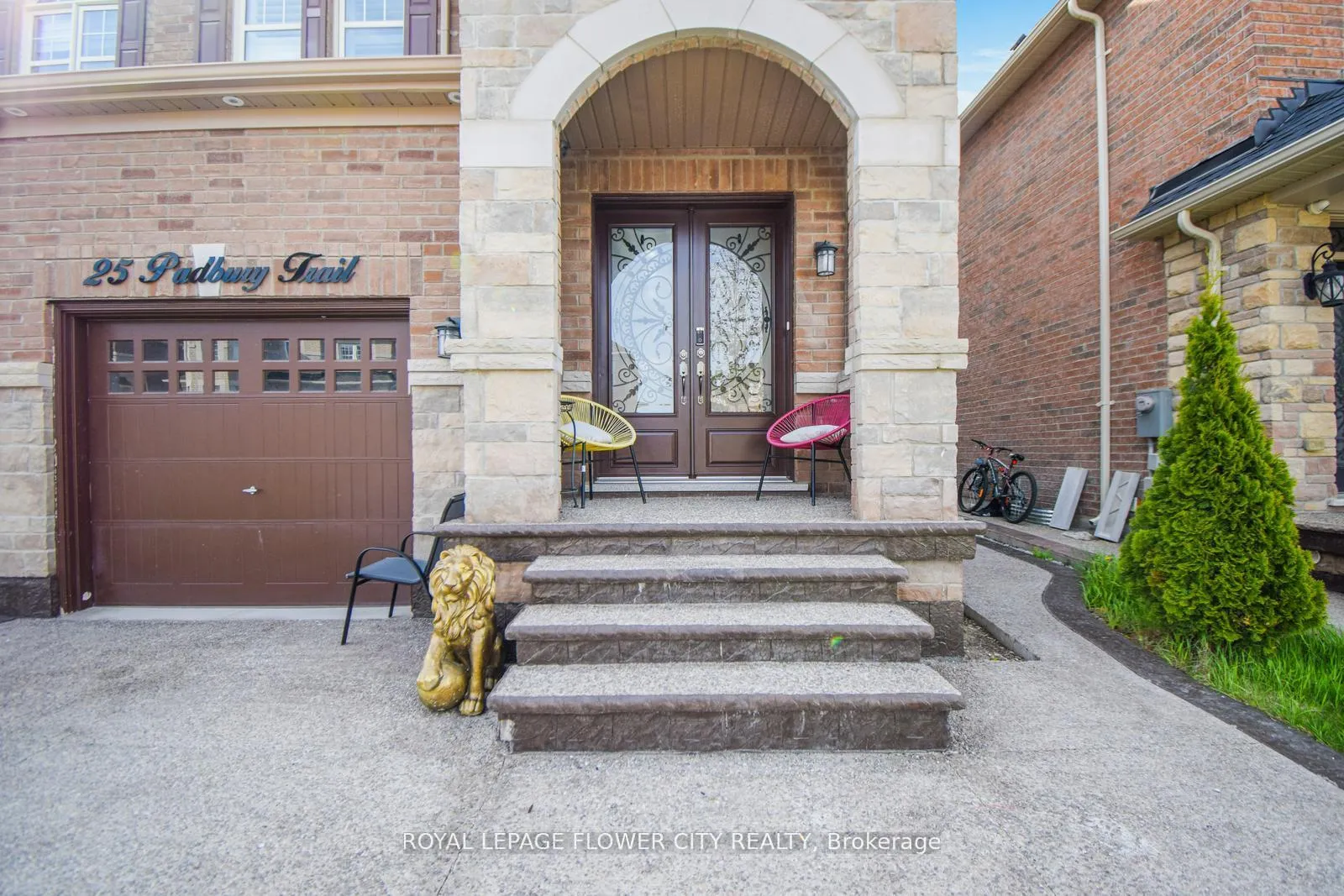 Photo 4 of 25 Padbury Trail, Brampton, Northwest Brampton — HOMEH