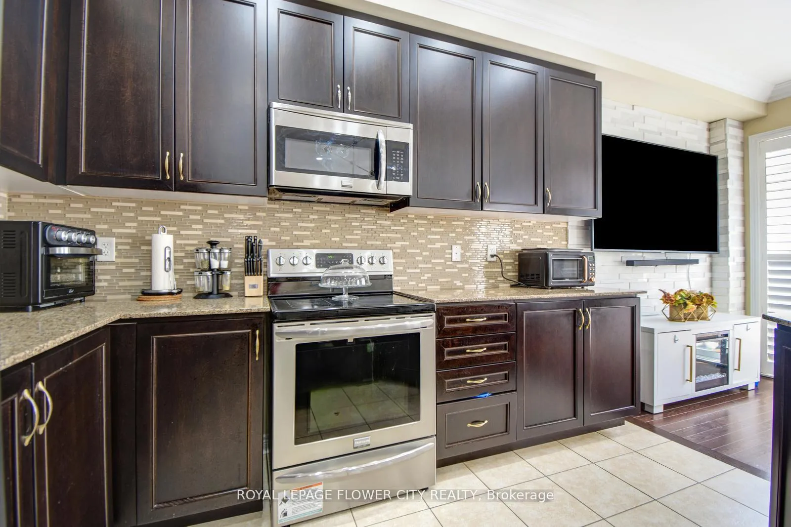 Photo 23 of 25 Padbury Trail, Brampton, Northwest Brampton — HOMEH