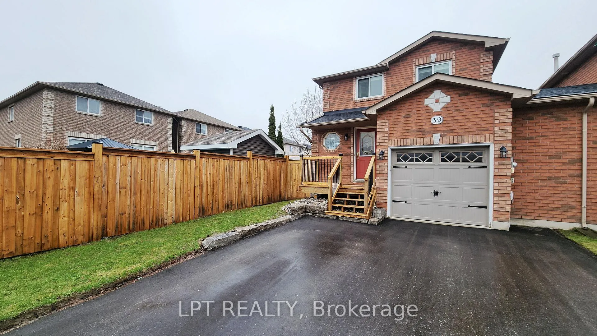 Photo 2 of 39 Raymond Crescent, Barrie, Painswick South — HOMEH