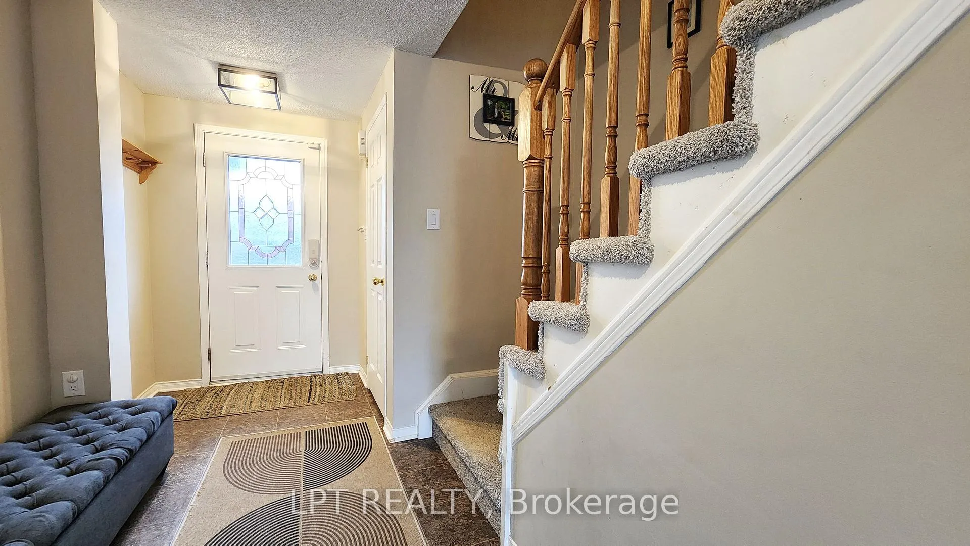 Photo 4 of 39 Raymond Crescent, Barrie, Painswick South — HOMEH