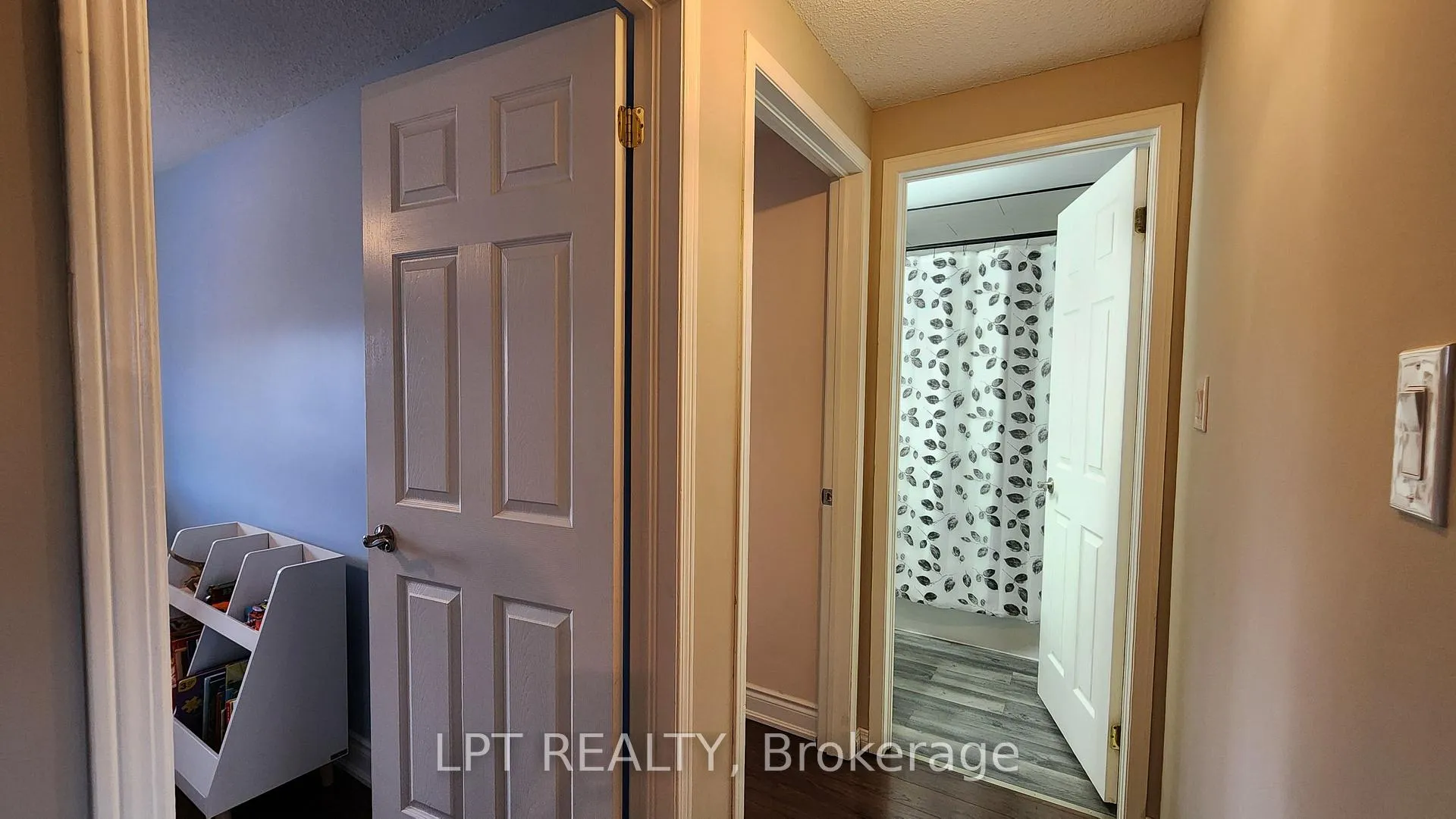 Photo 9 of 39 Raymond Crescent, Barrie, Painswick South — HOMEH