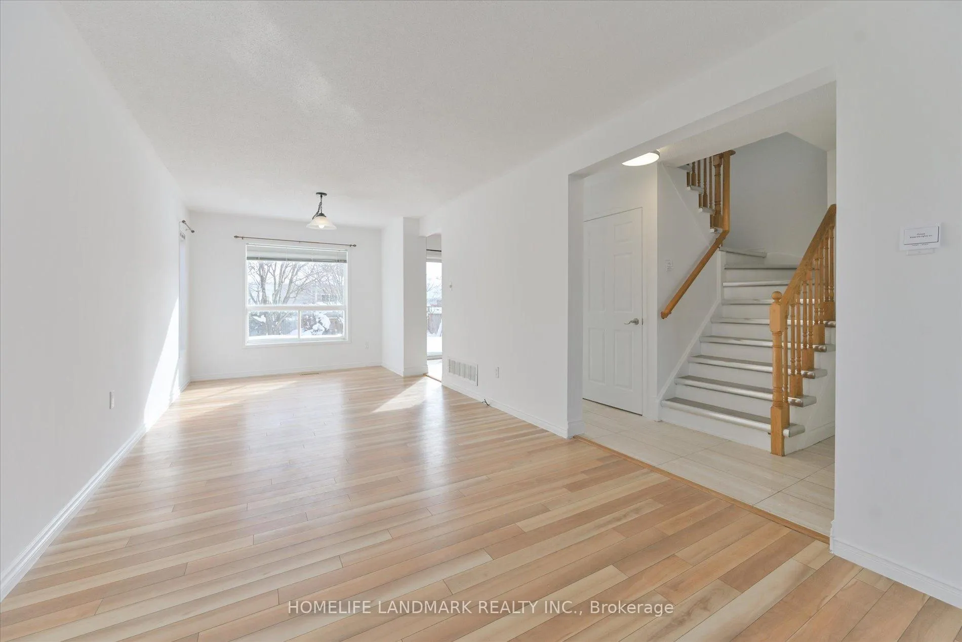 Photo 5 of 29 Drake Drive, Barrie, Painswick South — HOMEH