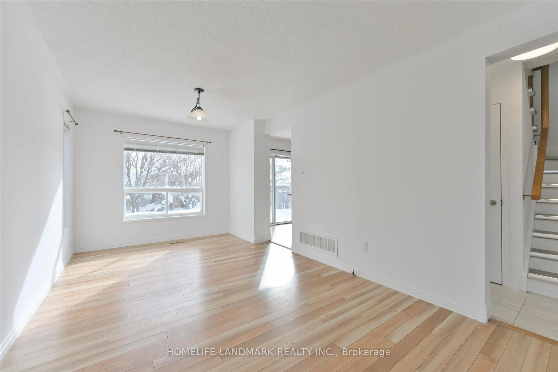 Photo 6 of 29 Drake Drive, Barrie, Painswick South — HOMEH