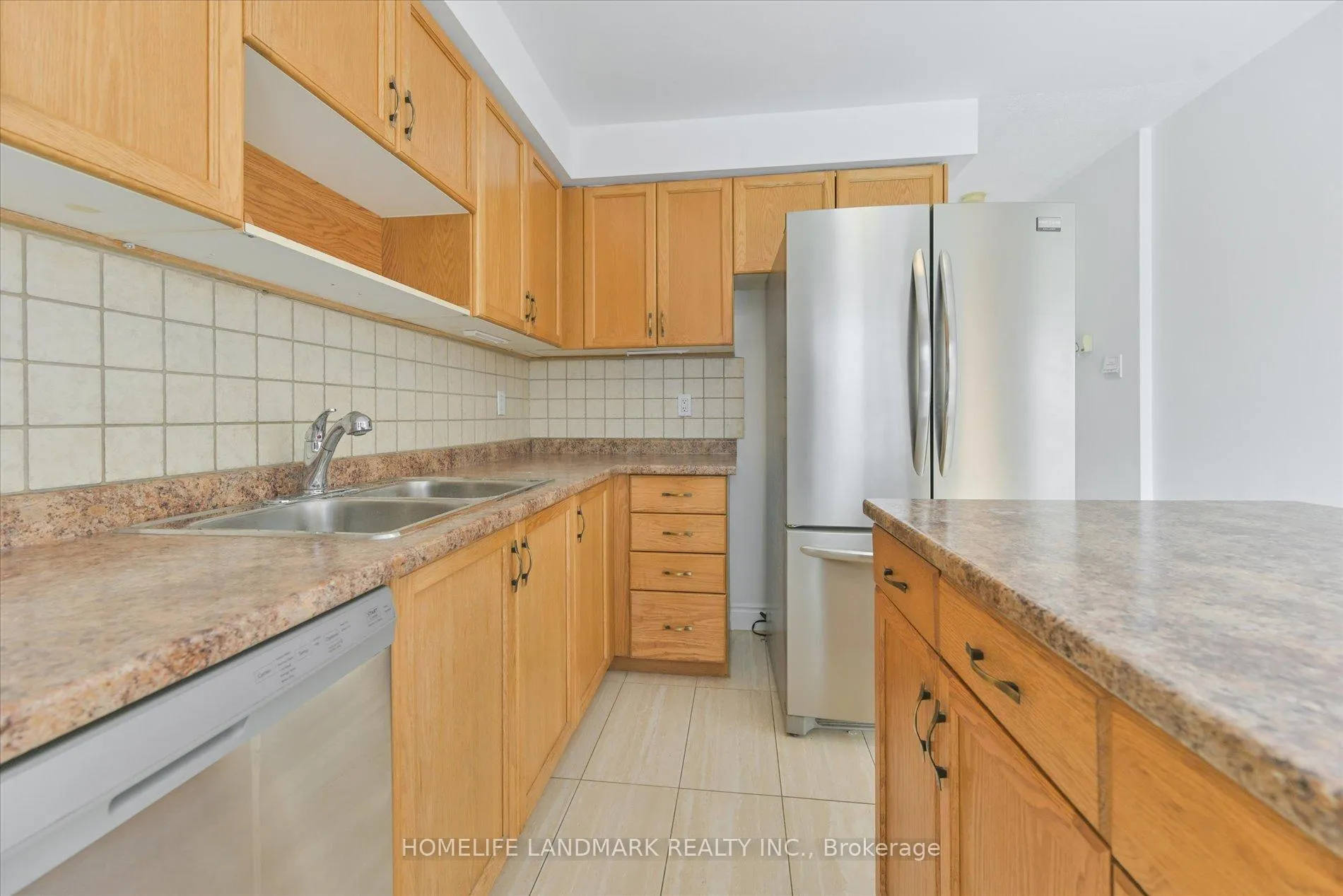 Photo 12 of 29 Drake Drive, Barrie, Painswick South — HOMEH