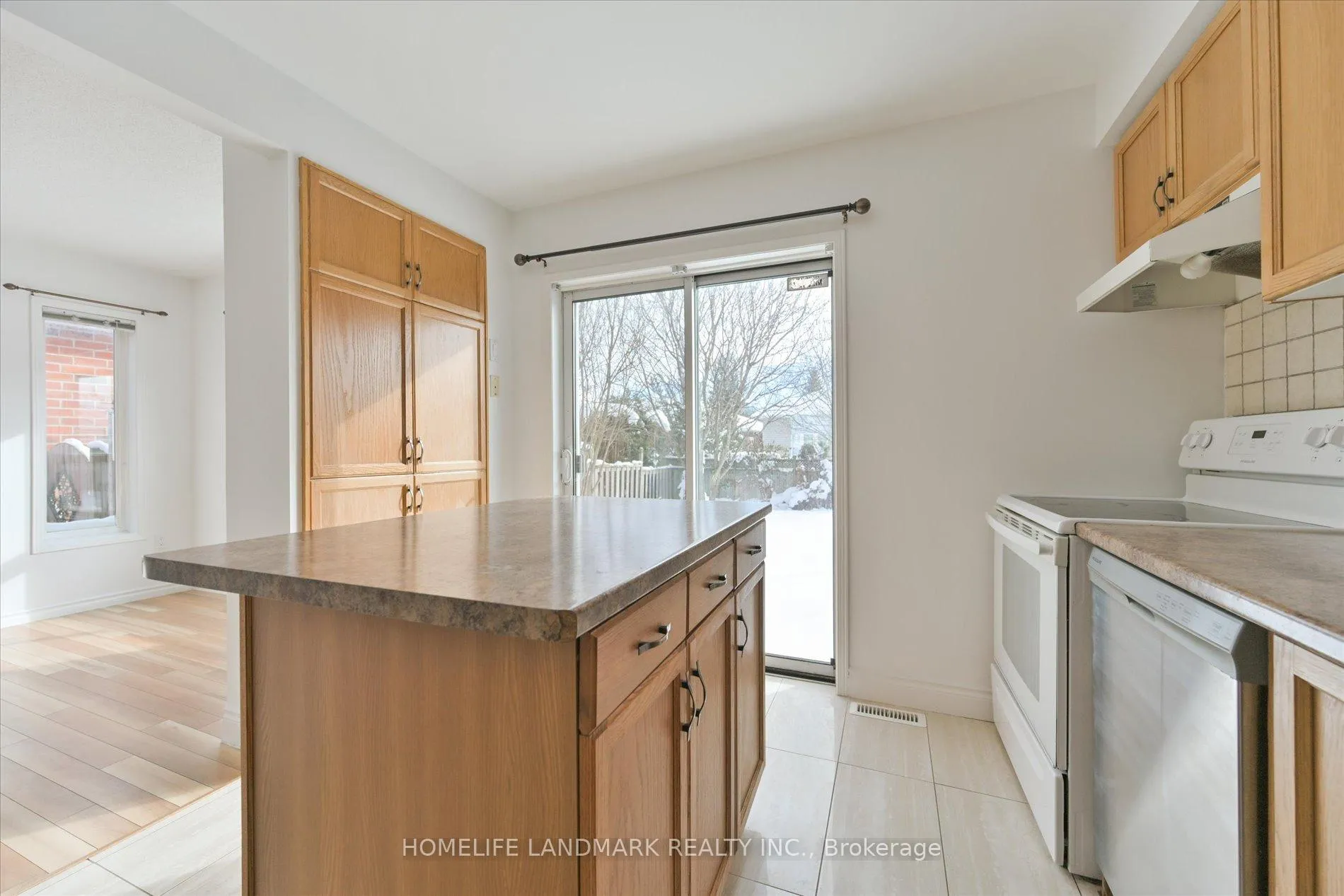 Photo 13 of 29 Drake Drive, Barrie, Painswick South — HOMEH