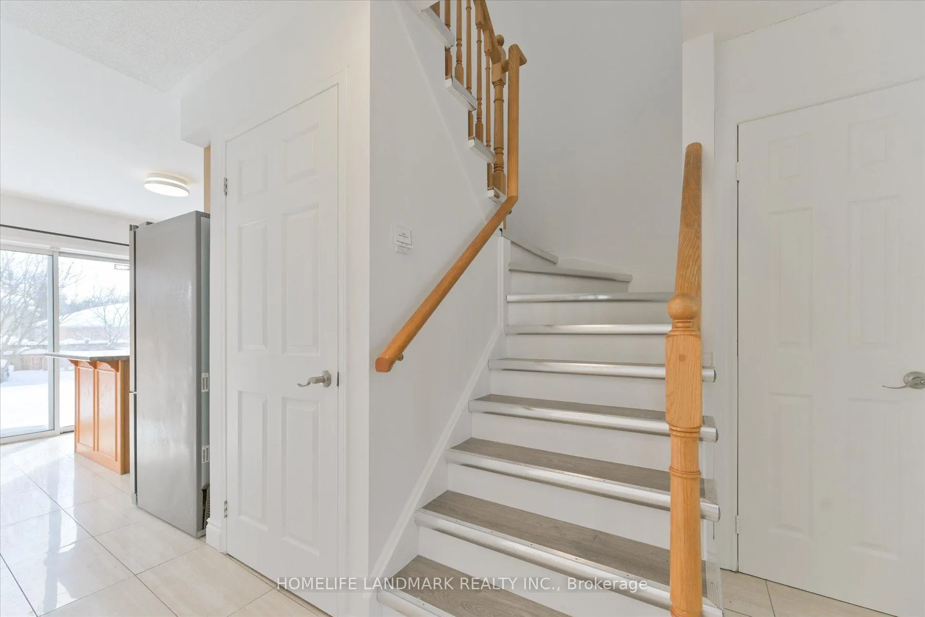 Photo 15 of 29 Drake Drive, Barrie, Painswick South — HOMEH