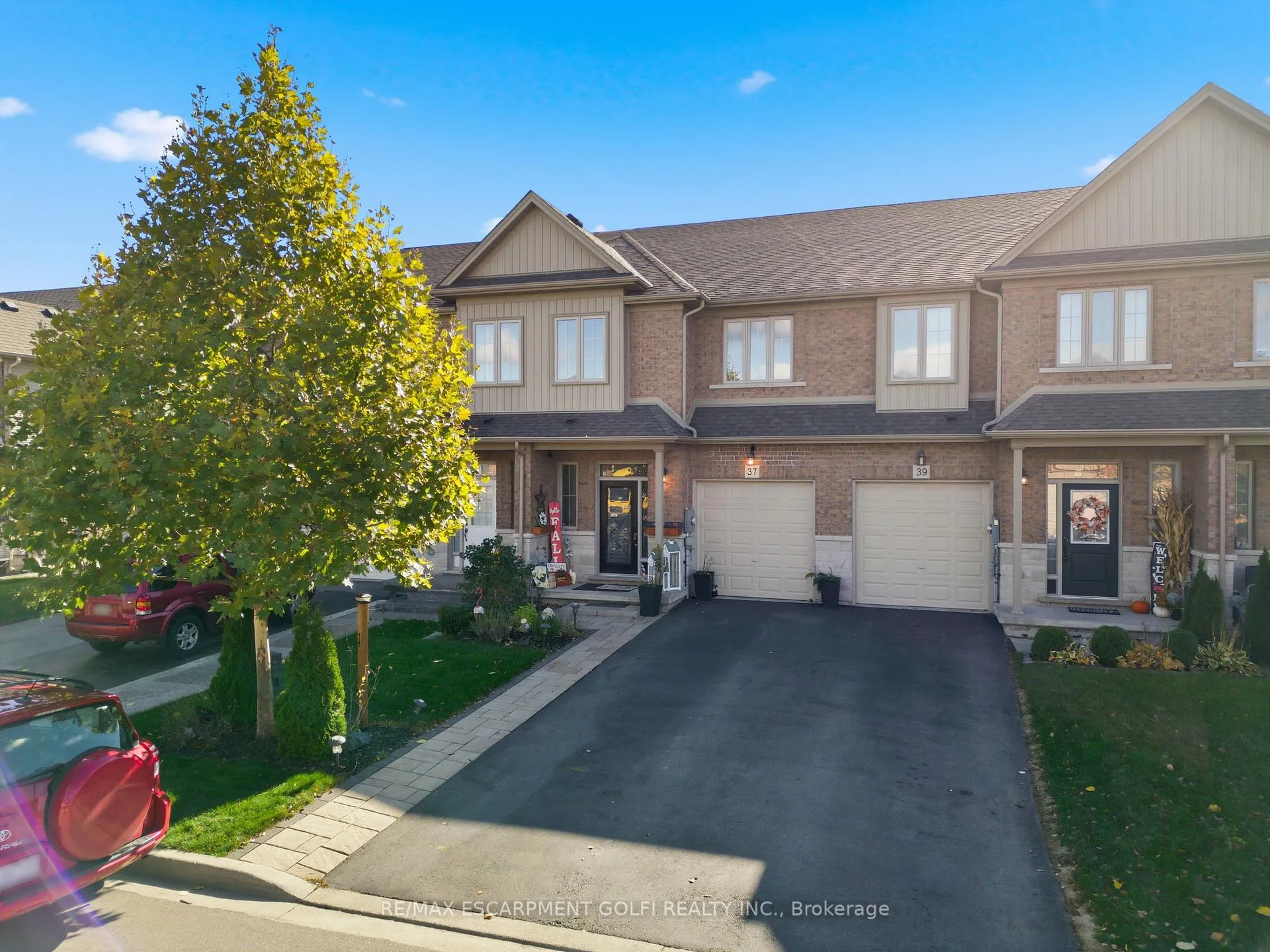 Photo 2 of 37 Fairgrounds Drive, Hamilton, Binbrook — HOMEH