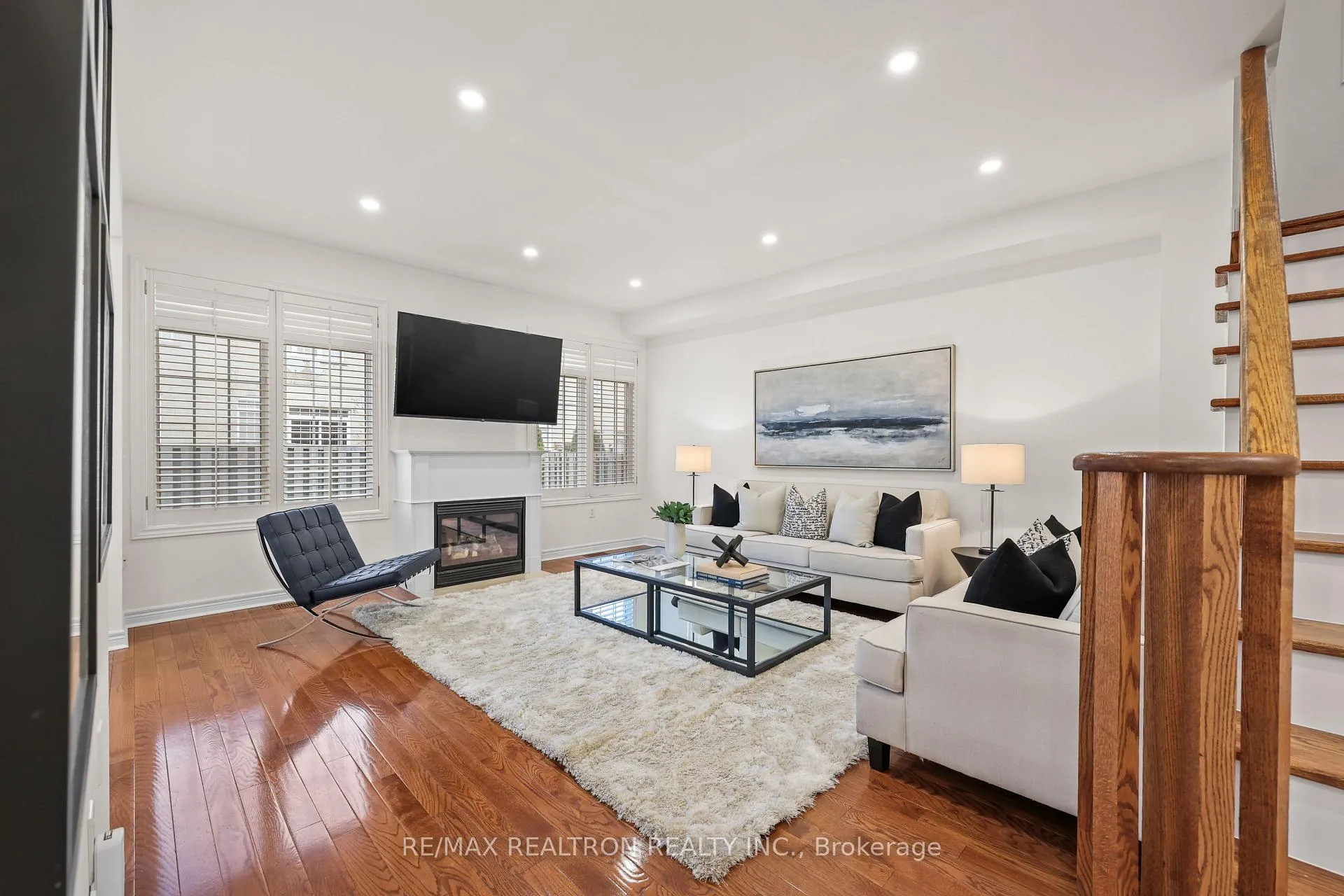 Photo 2 of 2 Serene Way, Vaughan, Patterson — HOMEH
